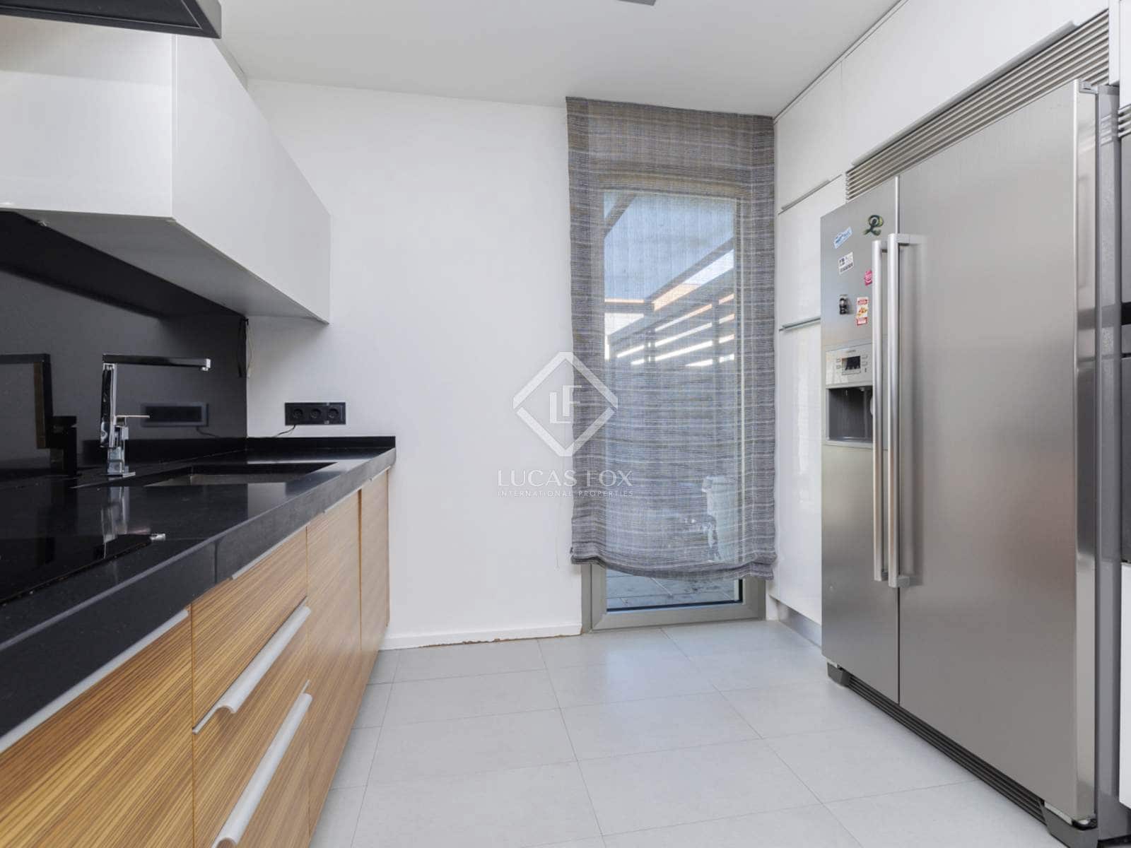 4 bedroom Villa for sale in Madrid city with pool garage - € 2,750,000 (Ref: 8674988)