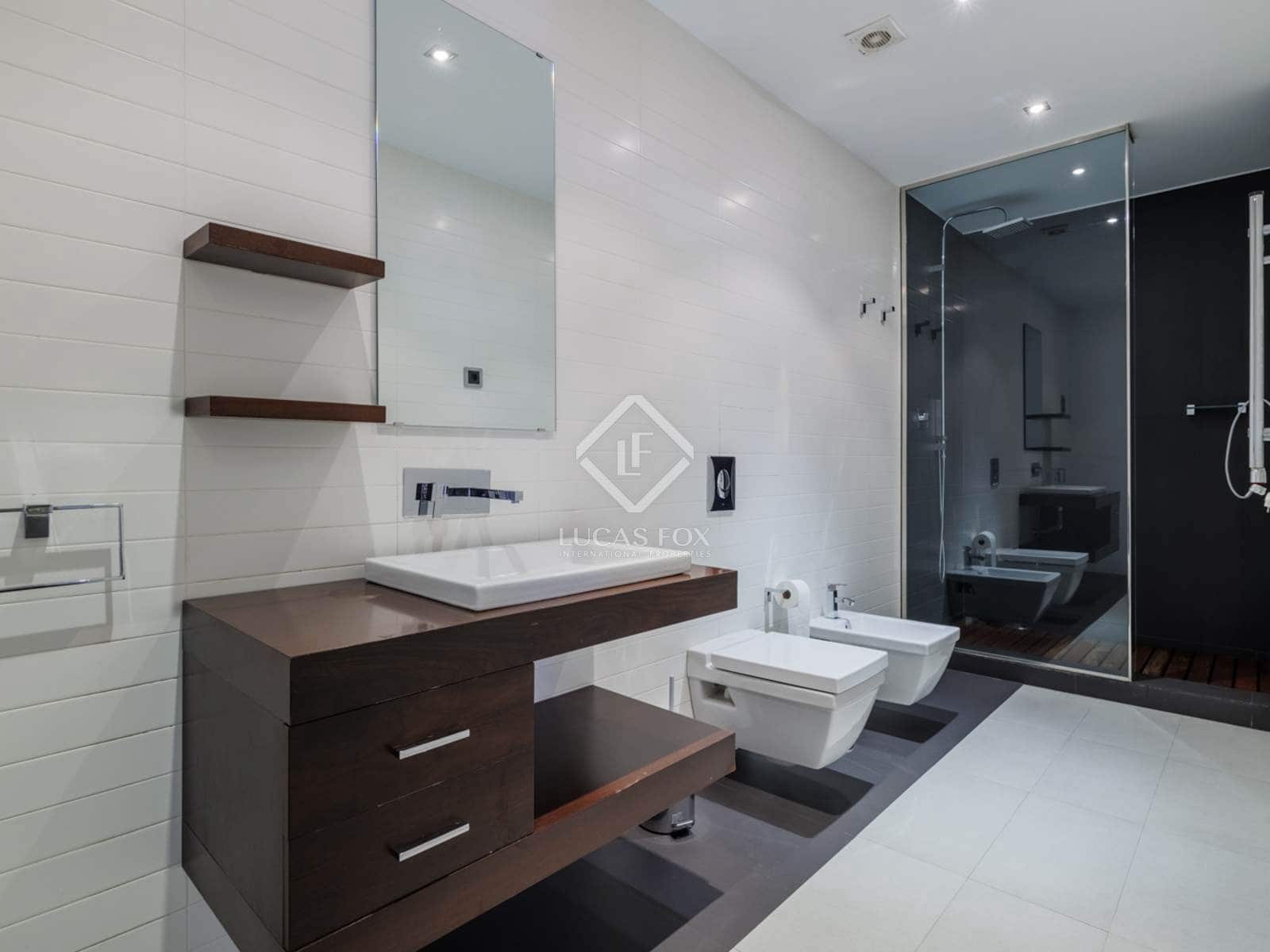 4 bedroom Villa for sale in Madrid city with pool garage - € 2,750,000 (Ref: 8674988)