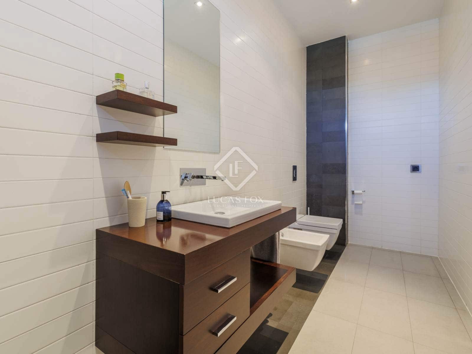 4 bedroom Villa for sale in Madrid city with pool garage - € 2,750,000 (Ref: 8674988)