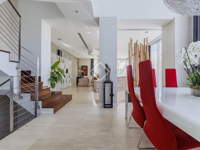 4 bedroom Villa for sale in Madrid city with pool garage - € 2,750,000 (Ref: 8674988)