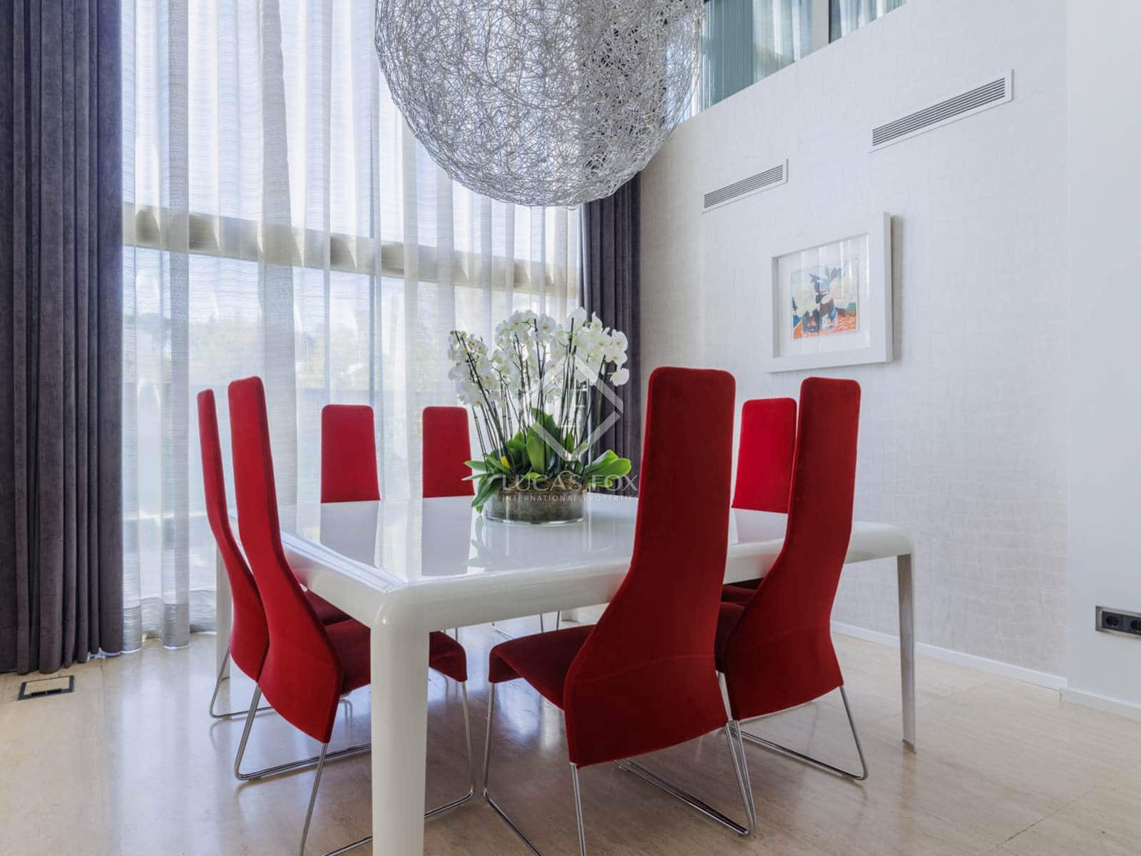 4 bedroom Villa for sale in Madrid city with pool garage - € 2,750,000 (Ref: 8674988)