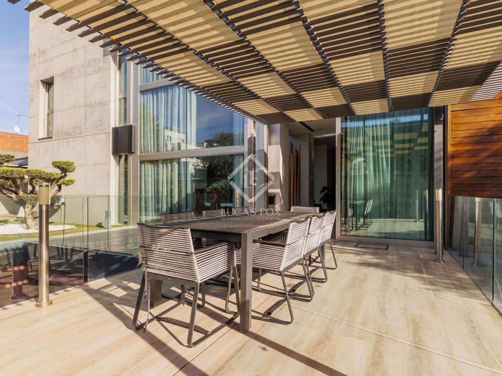 4 bedroom Villa for sale in Madrid city with pool garage - € 2,750,000 (Ref: 8674988)