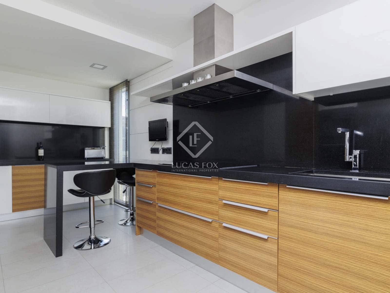 4 bedroom Villa for sale in Madrid city with pool garage - € 2,750,000 (Ref: 8674988)