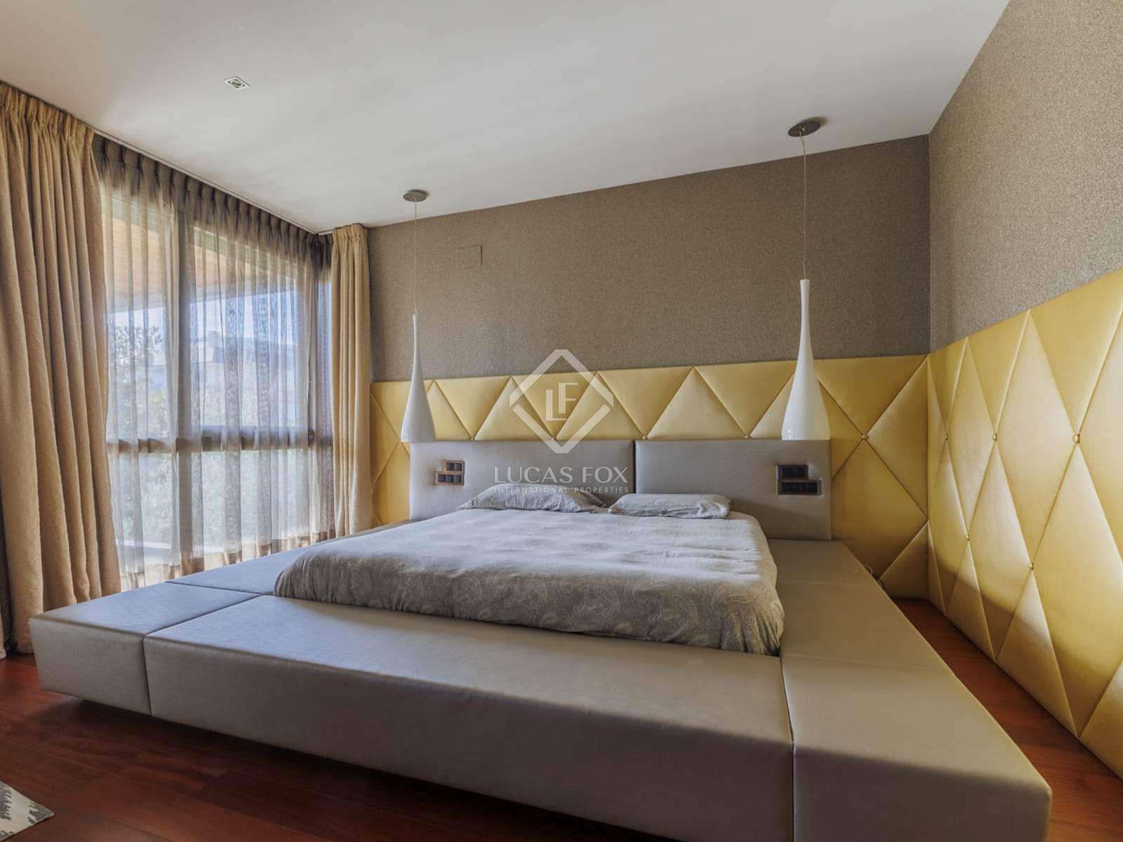 4 bedroom Villa for sale in Madrid city with pool garage - € 2,750,000 (Ref: 8674988)