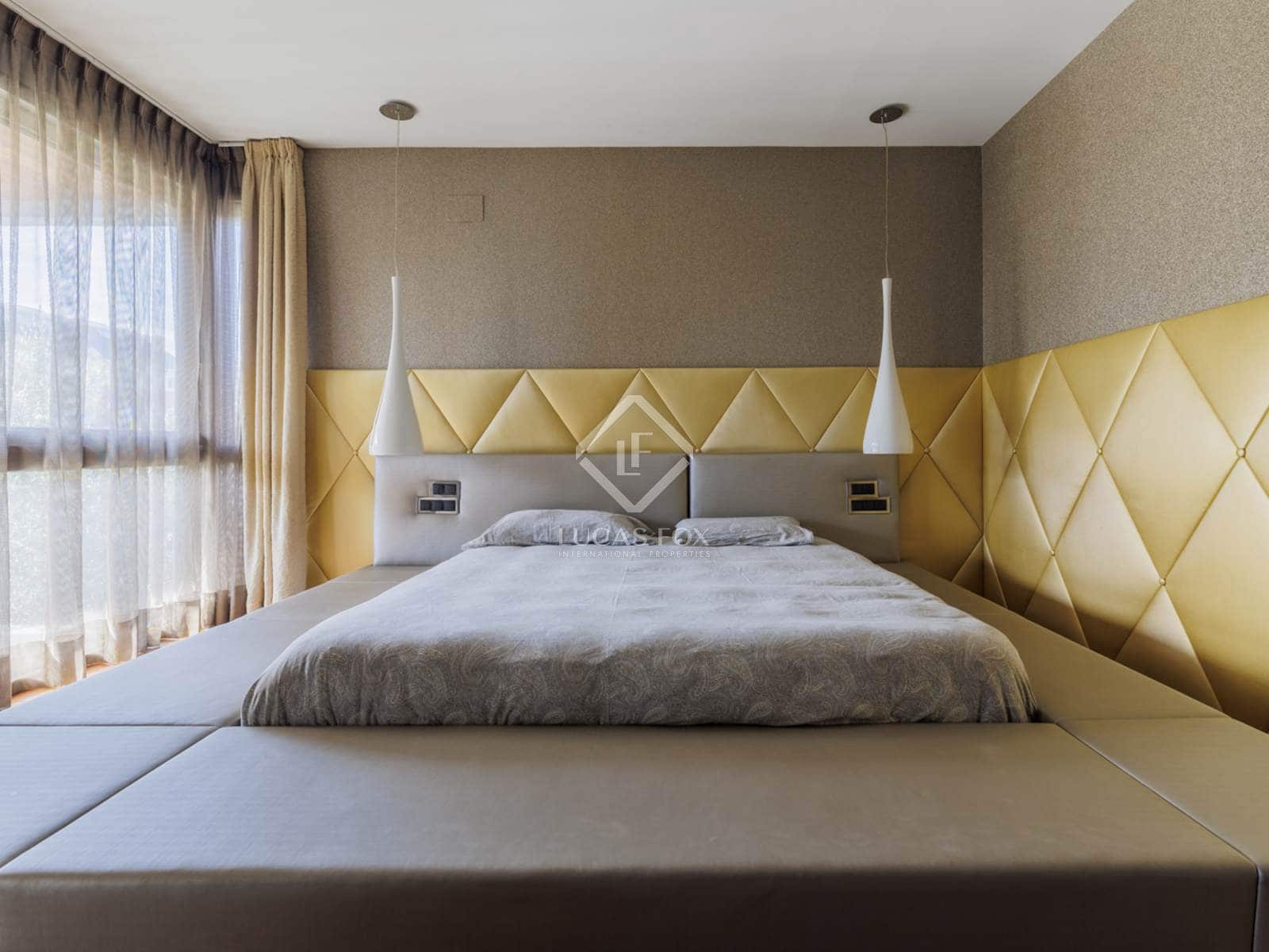 4 bedroom Villa for sale in Madrid city with pool garage - € 2,750,000 (Ref: 8674988)