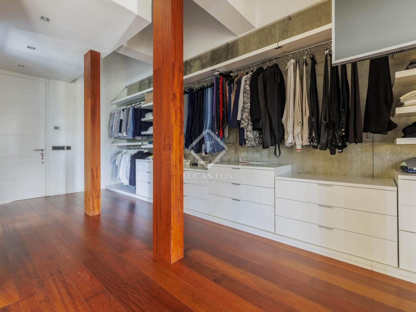 4 bedroom Villa for sale in Madrid city with pool garage - € 2,750,000 (Ref: 8674988)