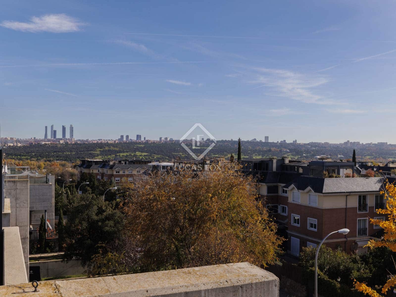 4 bedroom Villa for sale in Madrid city with pool garage - € 2,750,000 (Ref: 8674988)