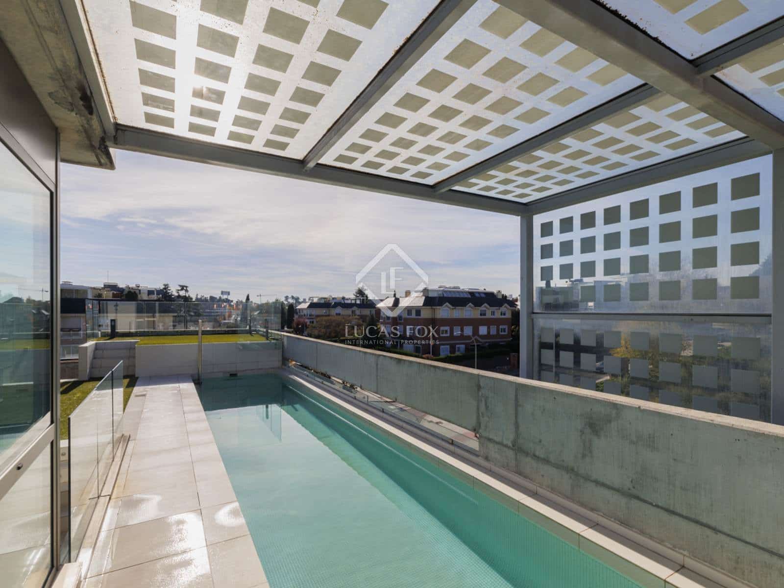 4 bedroom Villa for sale in Madrid city with pool garage - € 2,750,000 (Ref: 8674988)