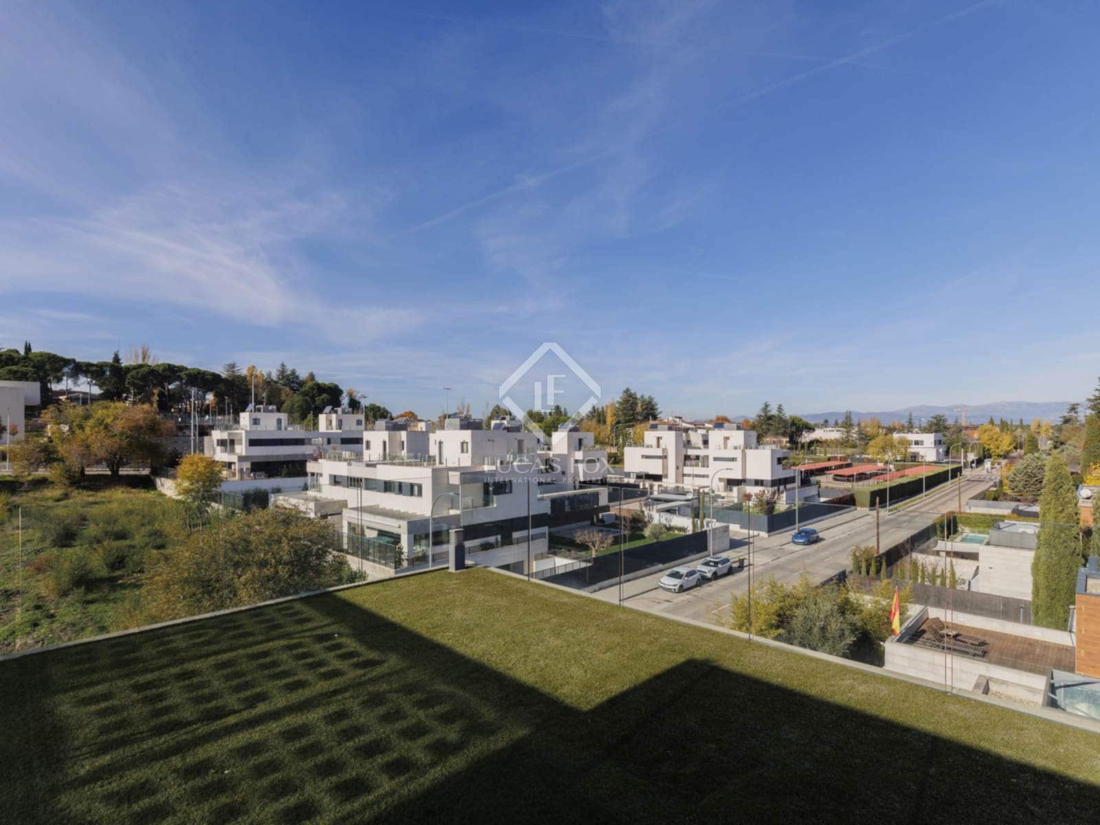 4 bedroom Villa for sale in Madrid city with pool garage - € 2,750,000 (Ref: 8674988)