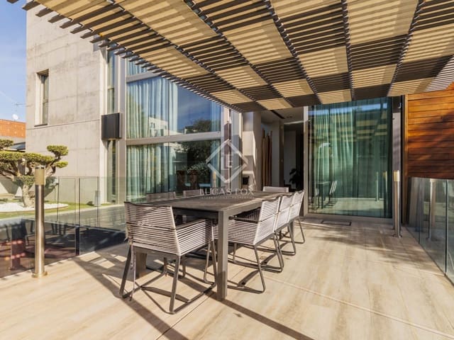 4 bedroom Villa for sale in Madrid city with pool garage - € 2,750,000 (Ref: 8674988)