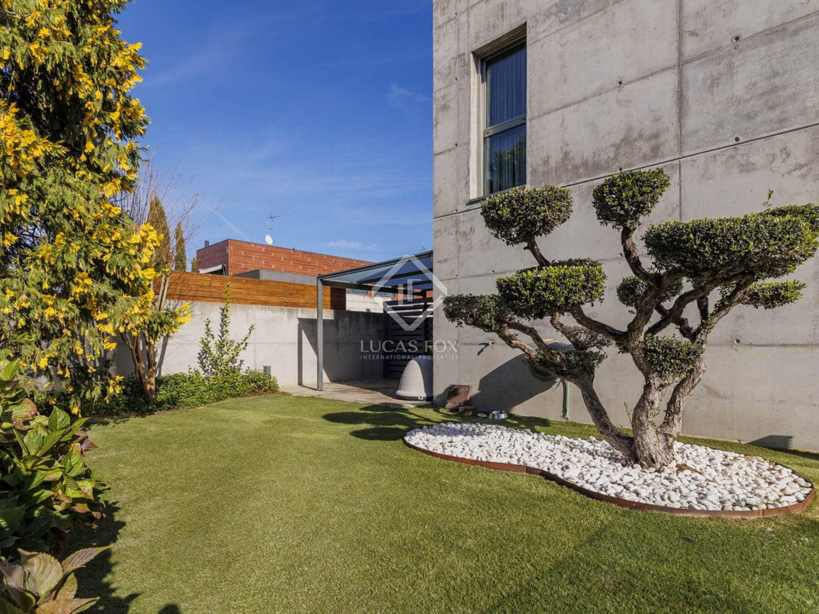 4 bedroom Villa for sale in Madrid city with pool garage - € 2,750,000 (Ref: 8674988)