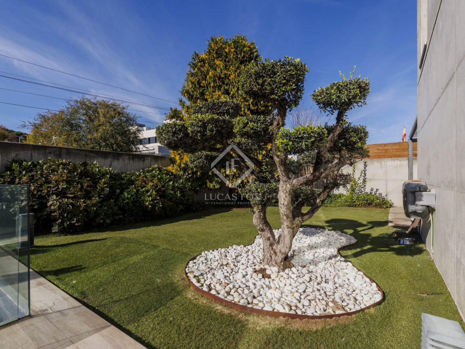 4 bedroom Villa for sale in Madrid city with pool garage - € 2,750,000 (Ref: 8674988)