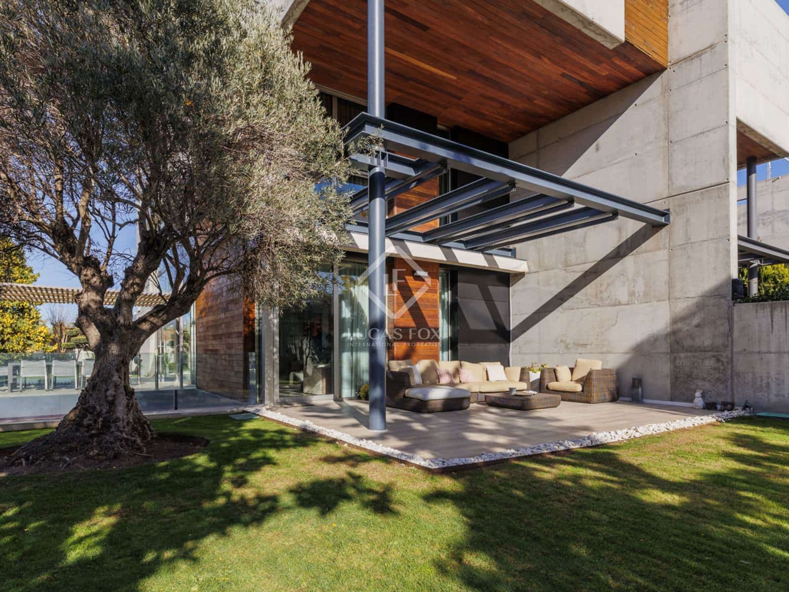 4 bedroom Villa for sale in Madrid city with pool garage - € 2,750,000 (Ref: 8674988)