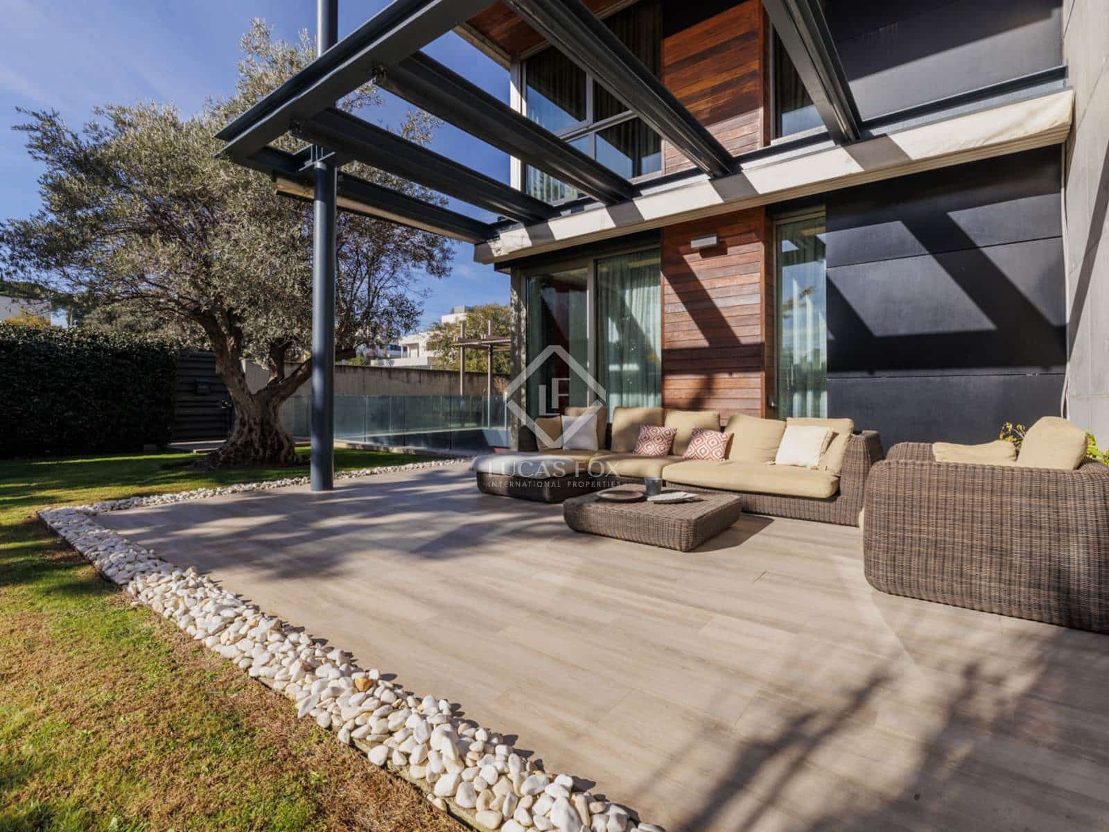 4 bedroom Villa for sale in Madrid city with pool garage - € 2,750,000 (Ref: 8674988)