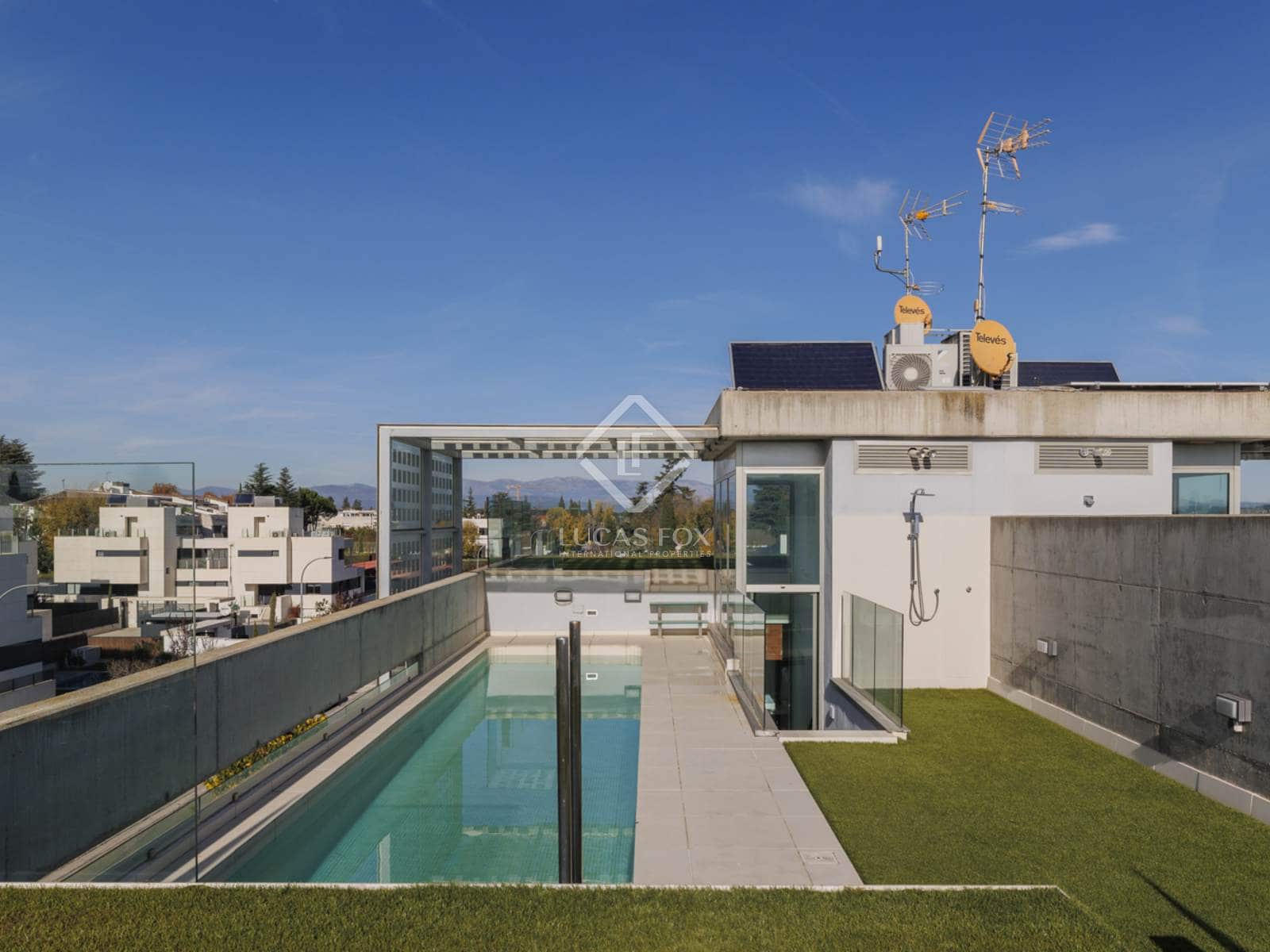 4 bedroom Villa for sale in Madrid city with pool garage - € 2,750,000 (Ref: 8674988)