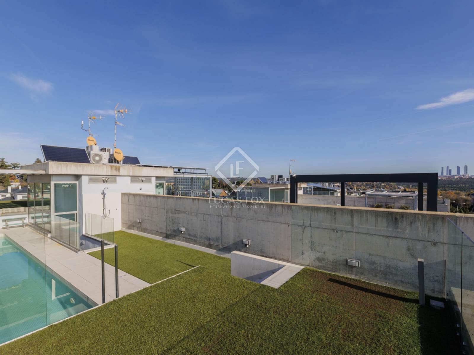 4 bedroom Villa for sale in Madrid city with pool garage - € 2,750,000 (Ref: 8674988)