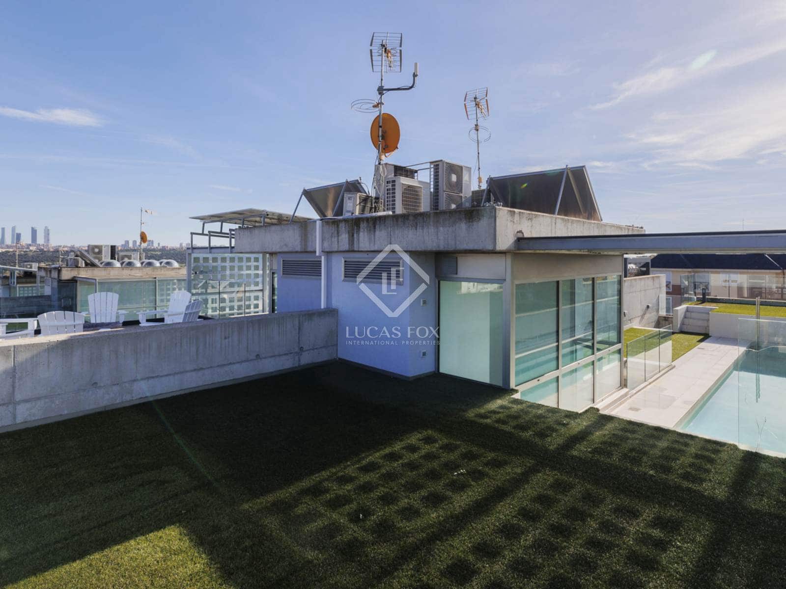 4 bedroom Villa for sale in Madrid city with pool garage - € 2,750,000 (Ref: 8674988)