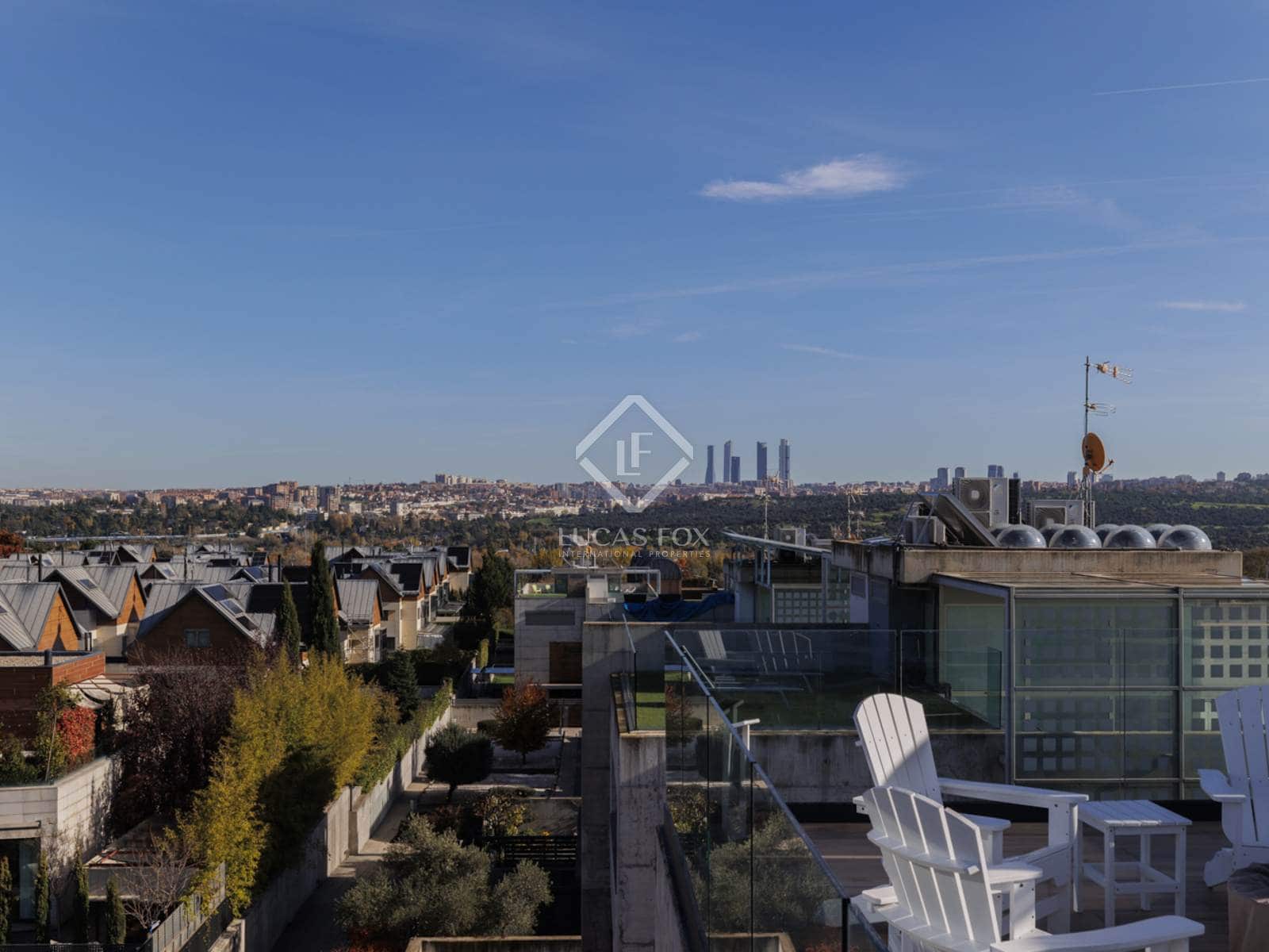 4 bedroom Villa for sale in Madrid city with pool garage - € 2,750,000 (Ref: 8674988)