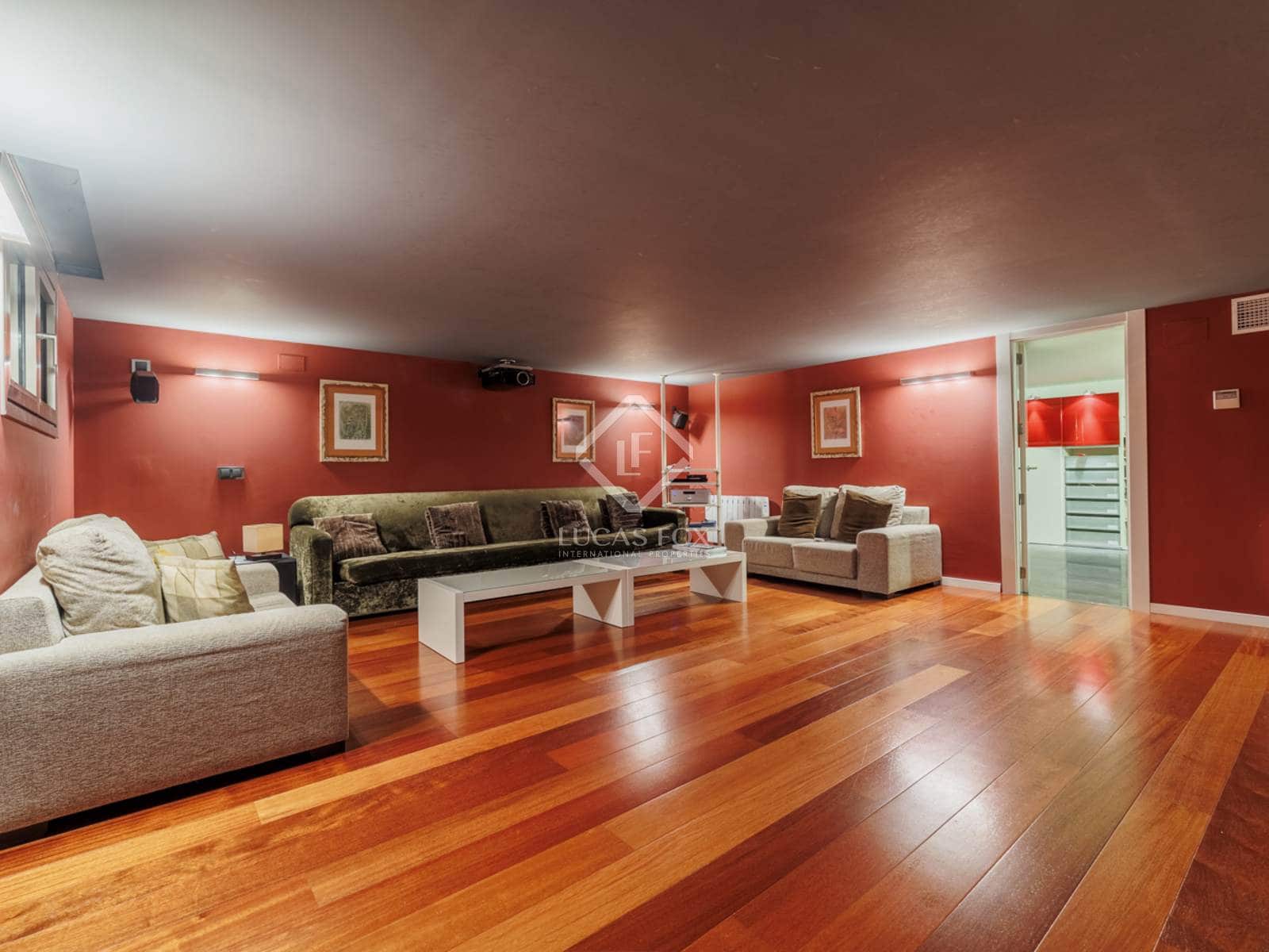 4 bedroom Villa for sale in Madrid city with pool garage - € 2,750,000 (Ref: 8674988)