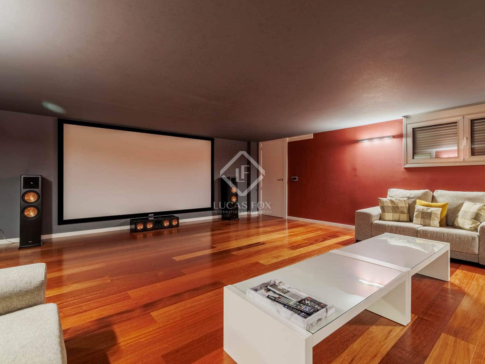 4 bedroom Villa for sale in Madrid city with pool garage - € 2,750,000 (Ref: 8674988)