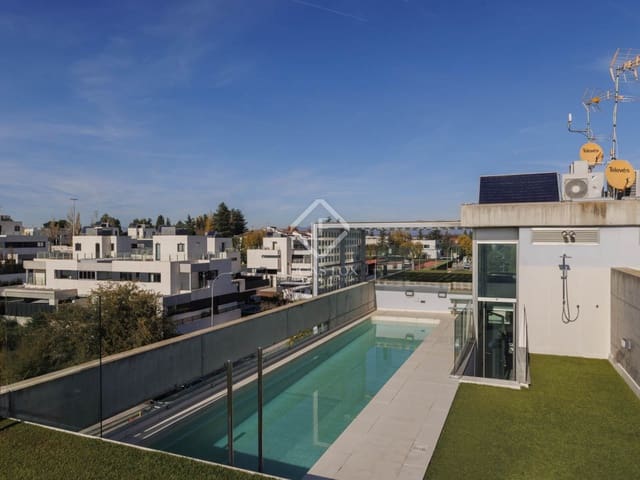 4 bedroom Villa for sale in Madrid city with pool garage - € 2,750,000 (Ref: 8674988)