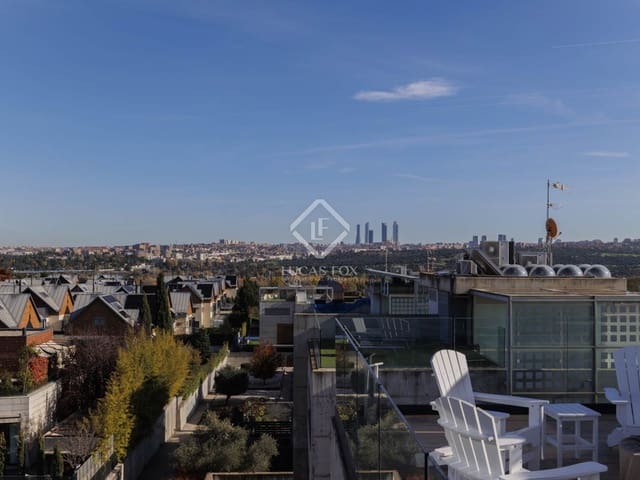 4 bedroom Villa for sale in Madrid city with pool garage - € 2,750,000 (Ref: 8674988)