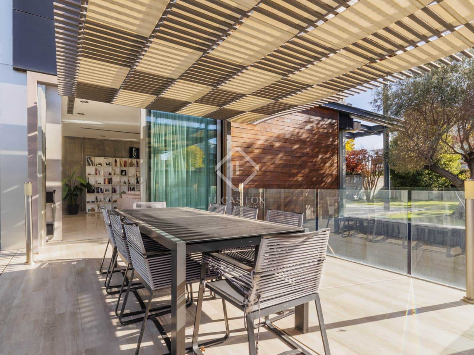 4 bedroom Villa for sale in Madrid city with pool garage - € 2,750,000 (Ref: 8674988)