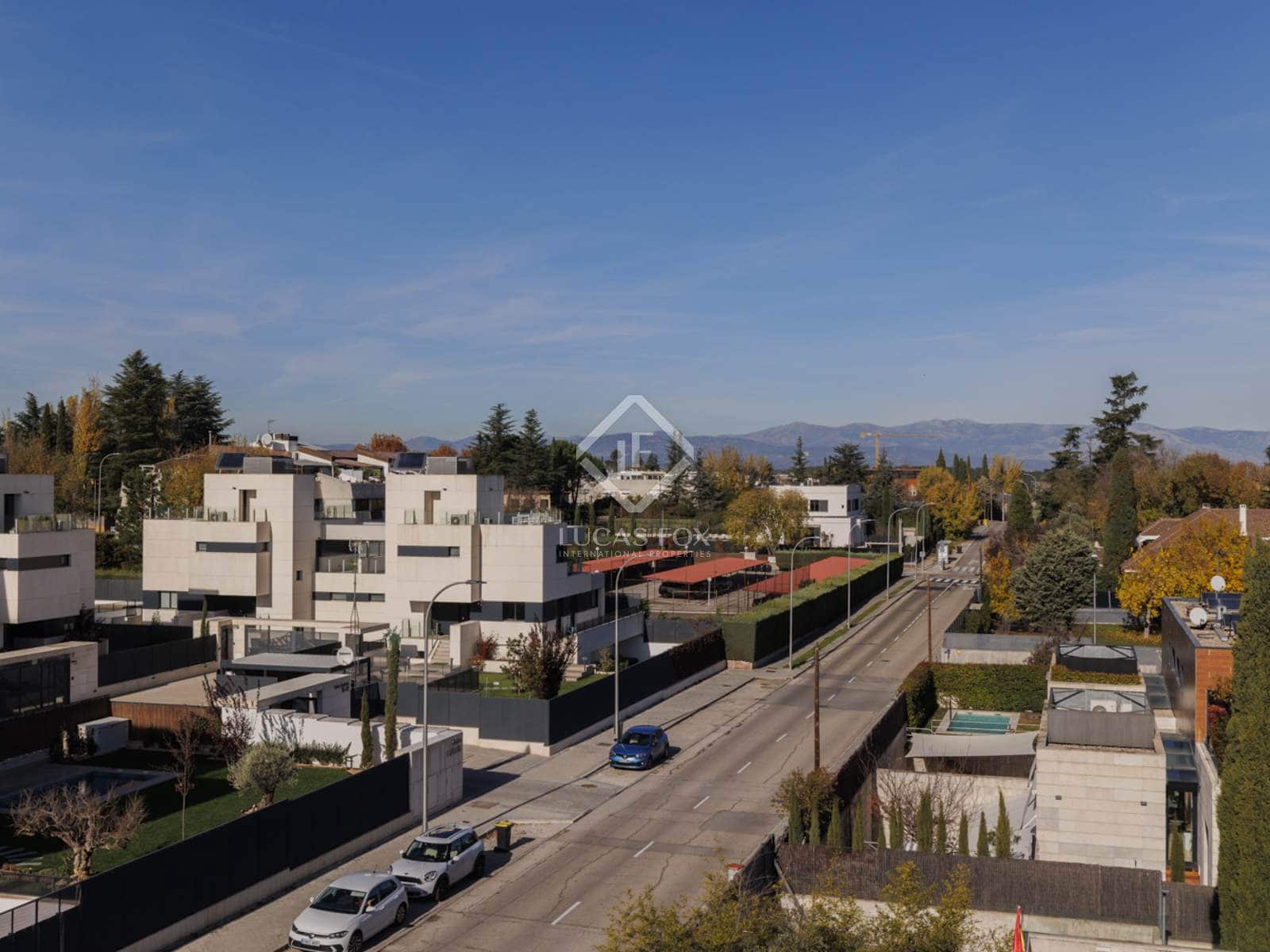 4 bedroom Villa for sale in Madrid city with pool garage - € 2,750,000 (Ref: 8674988)