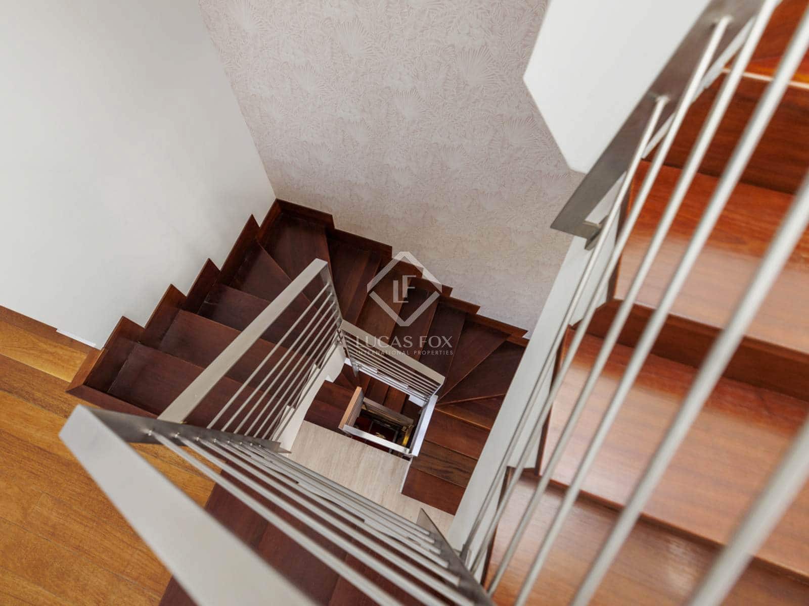 4 bedroom Villa for sale in Madrid city with pool garage - € 2,750,000 (Ref: 8674988)