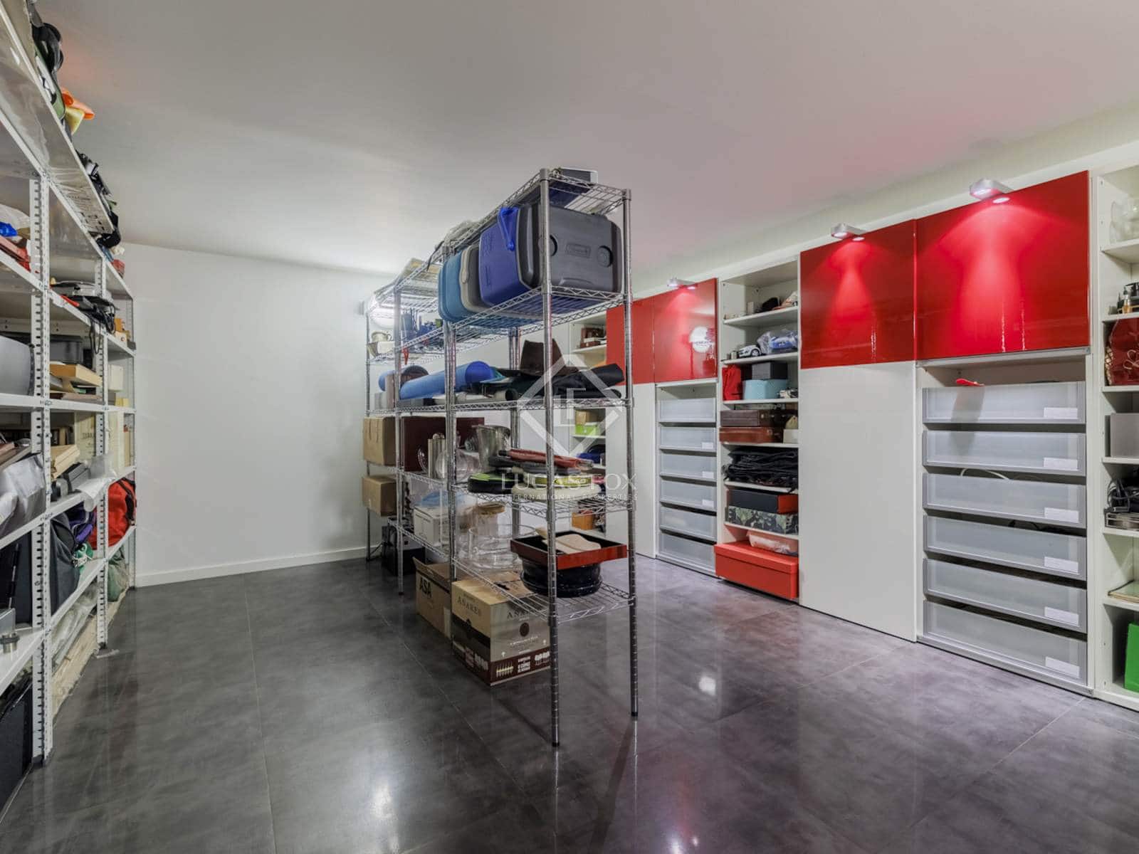 4 bedroom Villa for sale in Madrid city with pool garage - € 2,750,000 (Ref: 8674988)