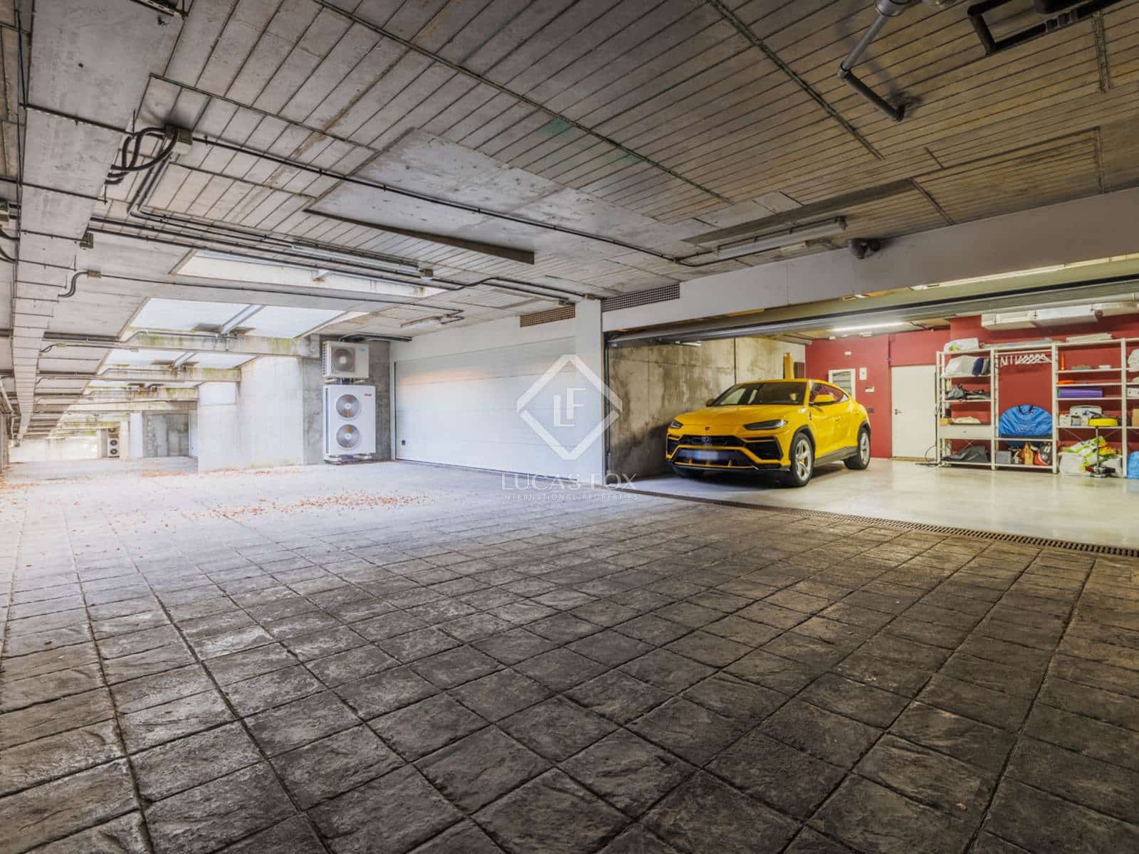 4 bedroom Villa for sale in Madrid city with pool garage - € 2,750,000 (Ref: 8674988)