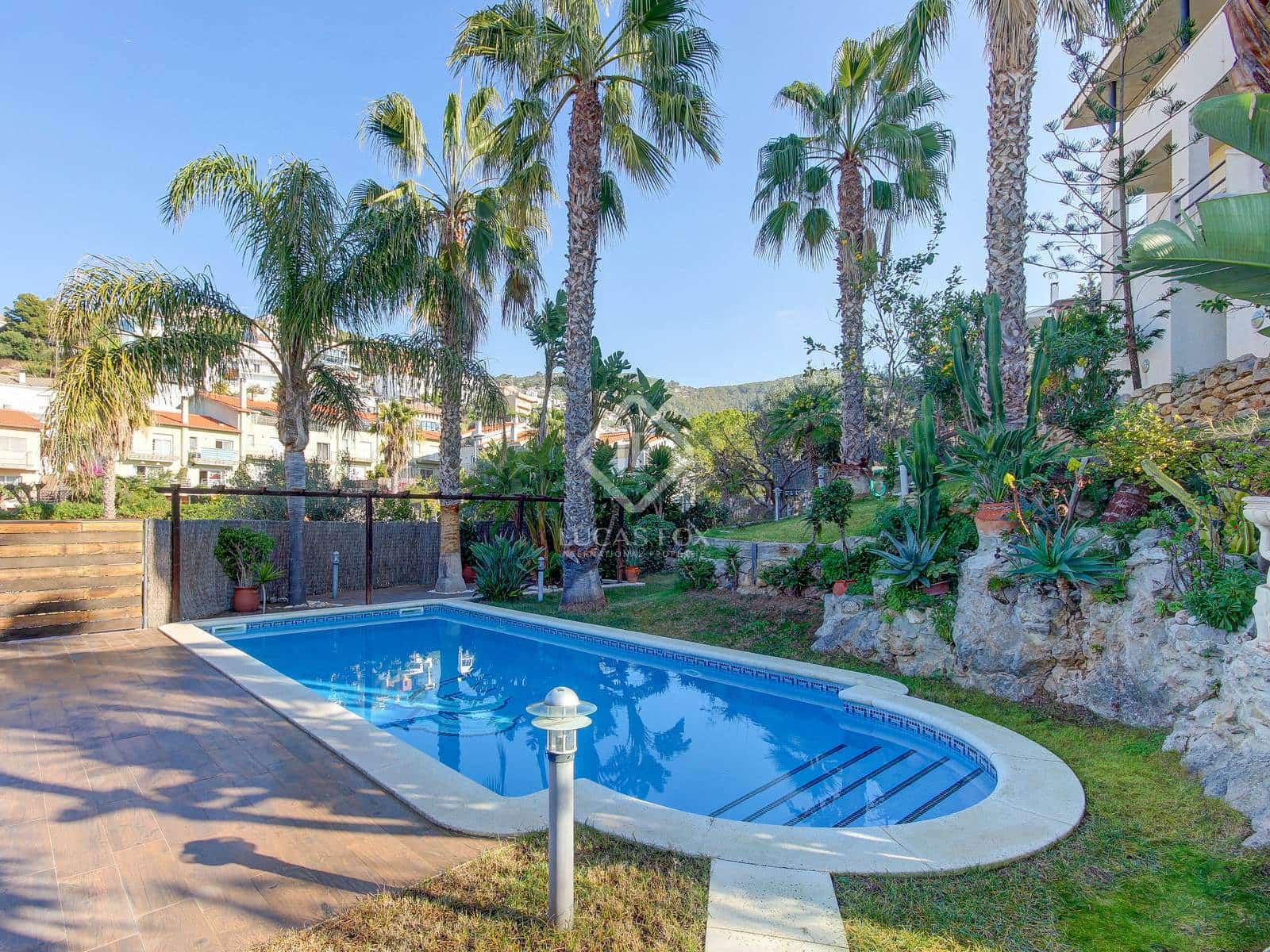 6 slaapkamer Villa te koop in Sitges met zwembad garage - € 900.000 (Ref: 8675027)