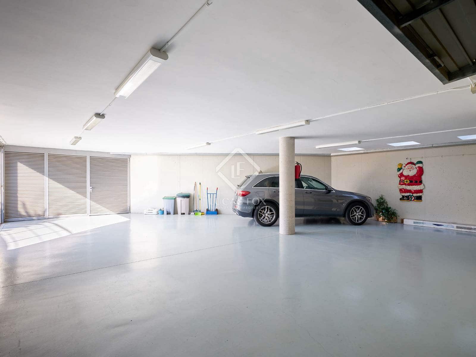 5 makuuhuone Huvila myytävänä paikassa Sant Vicenc de Montalt mukana uima-altaan 
autotalli - 1 215 000 € (Ref: 8679204)