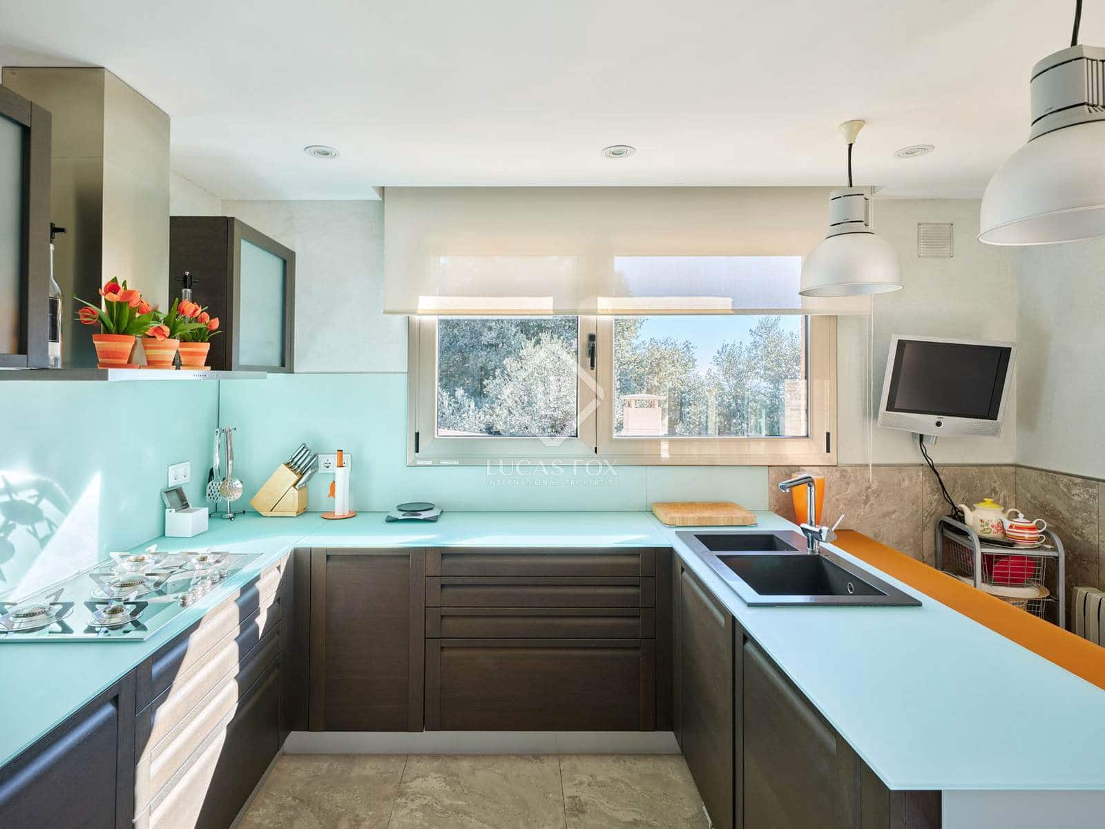 5 makuuhuone Huvila myytävänä paikassa Sant Vicenc de Montalt mukana uima-altaan 
autotalli - 1 215 000 € (Ref: 8679204)