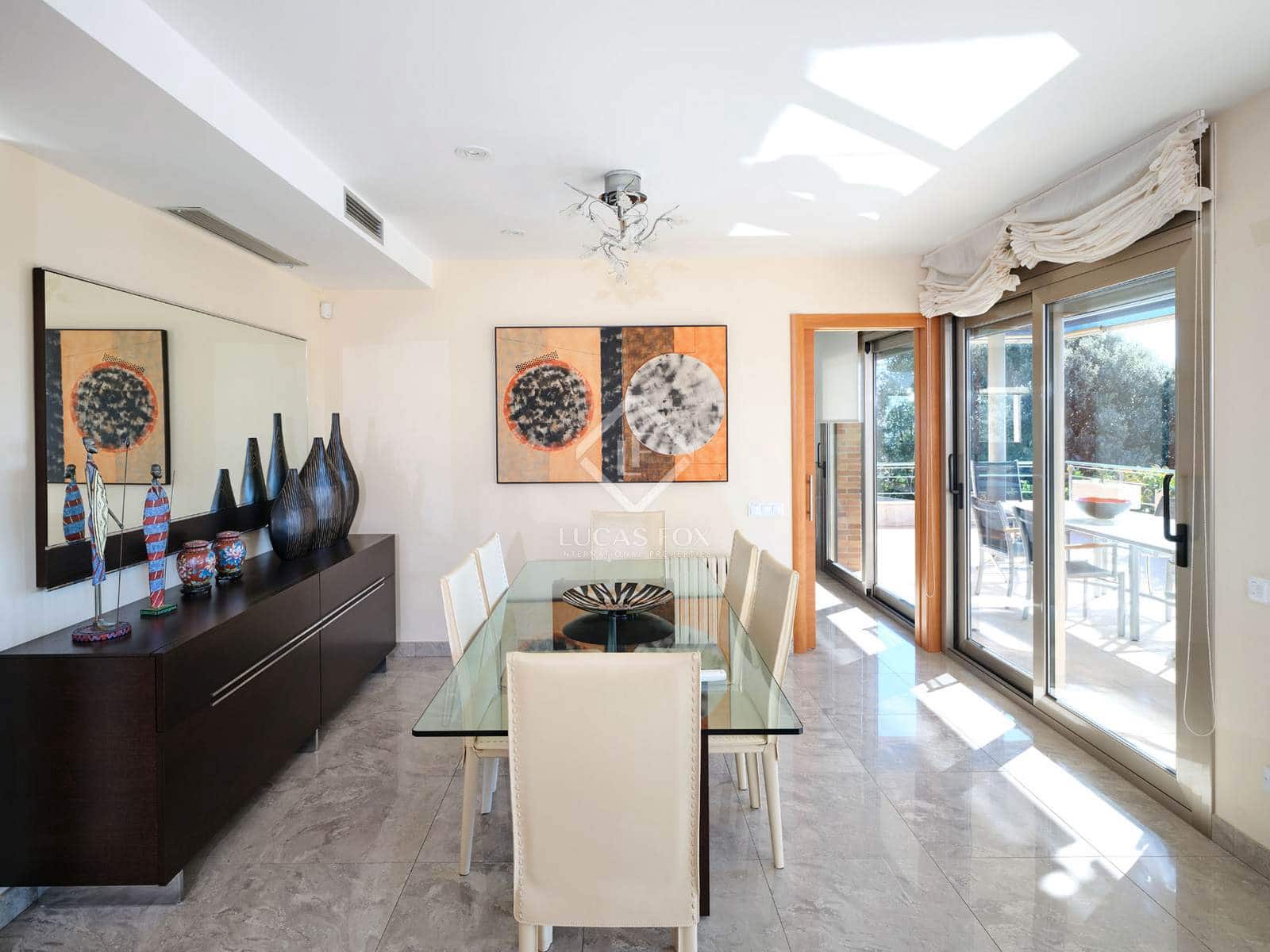 5 makuuhuone Huvila myytävänä paikassa Sant Vicenc de Montalt mukana uima-altaan 
autotalli - 1 215 000 € (Ref: 8679204)