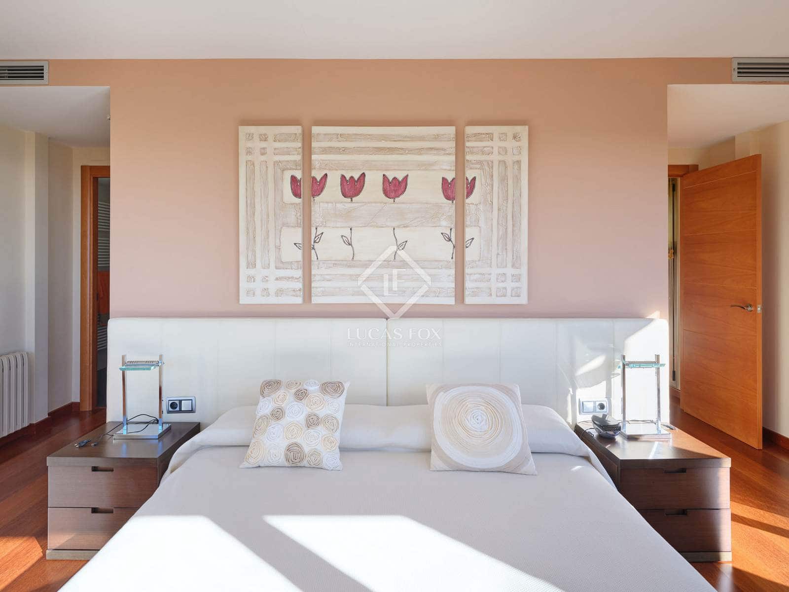 5 makuuhuone Huvila myytävänä paikassa Sant Vicenc de Montalt mukana uima-altaan 
autotalli - 1 215 000 € (Ref: 8679204)