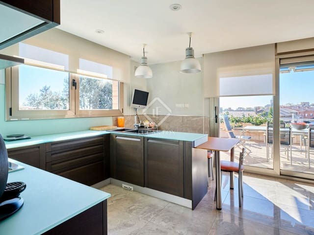 5 makuuhuone Huvila myytävänä paikassa Sant Vicenç de Montalt mukana uima-altaan 
autotalli - 1 215 000 € (Ref: 8679204)