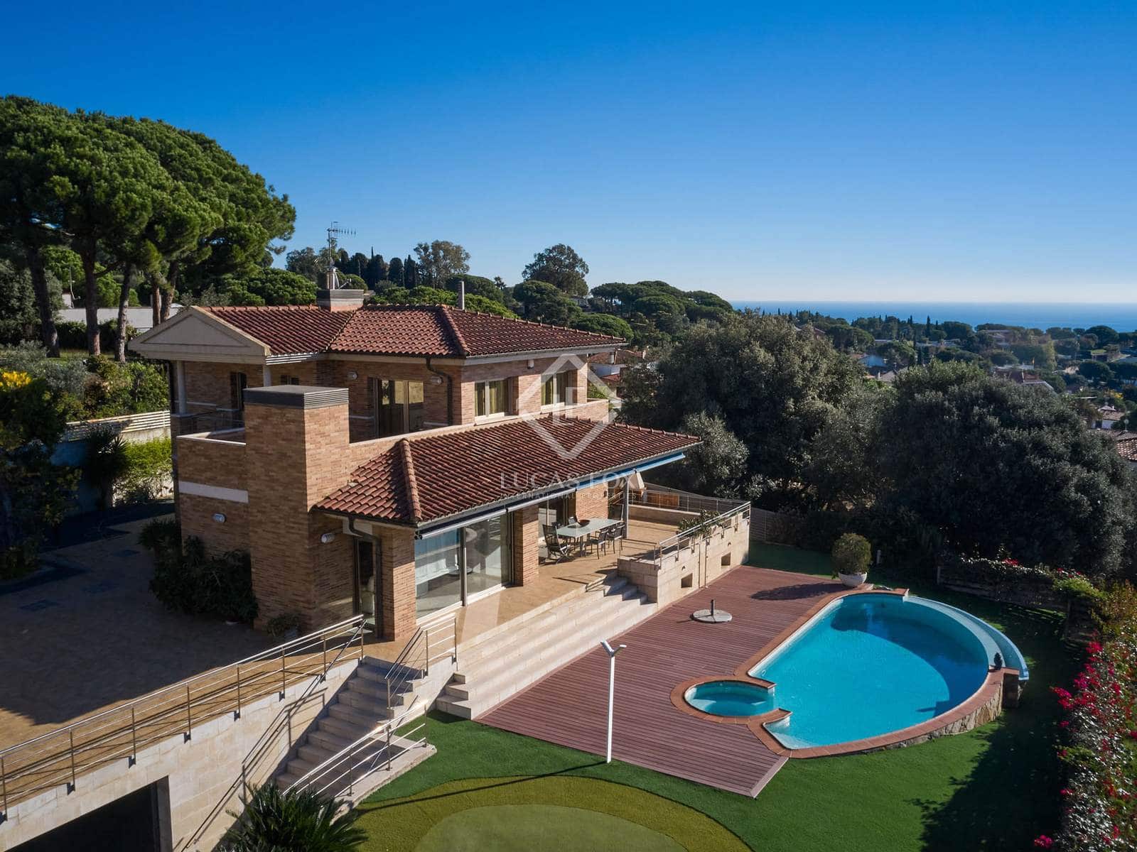 5 makuuhuone Huvila myytävänä paikassa Sant Vicenc de Montalt mukana uima-altaan 
autotalli - 1 215 000 € (Ref: 8679204)