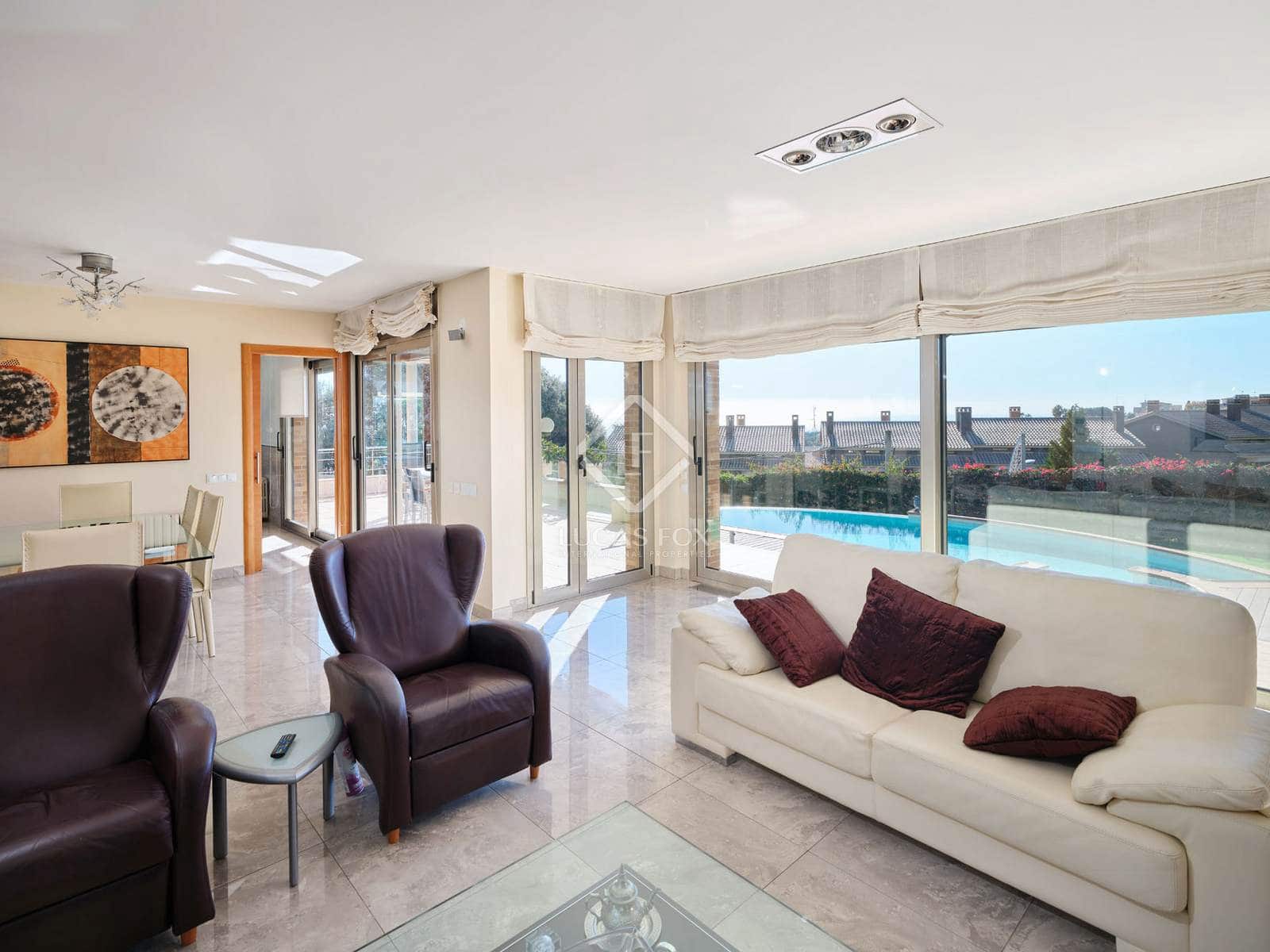 5 makuuhuone Huvila myytävänä paikassa Sant Vicenc de Montalt mukana uima-altaan 
autotalli - 1 215 000 € (Ref: 8679204)