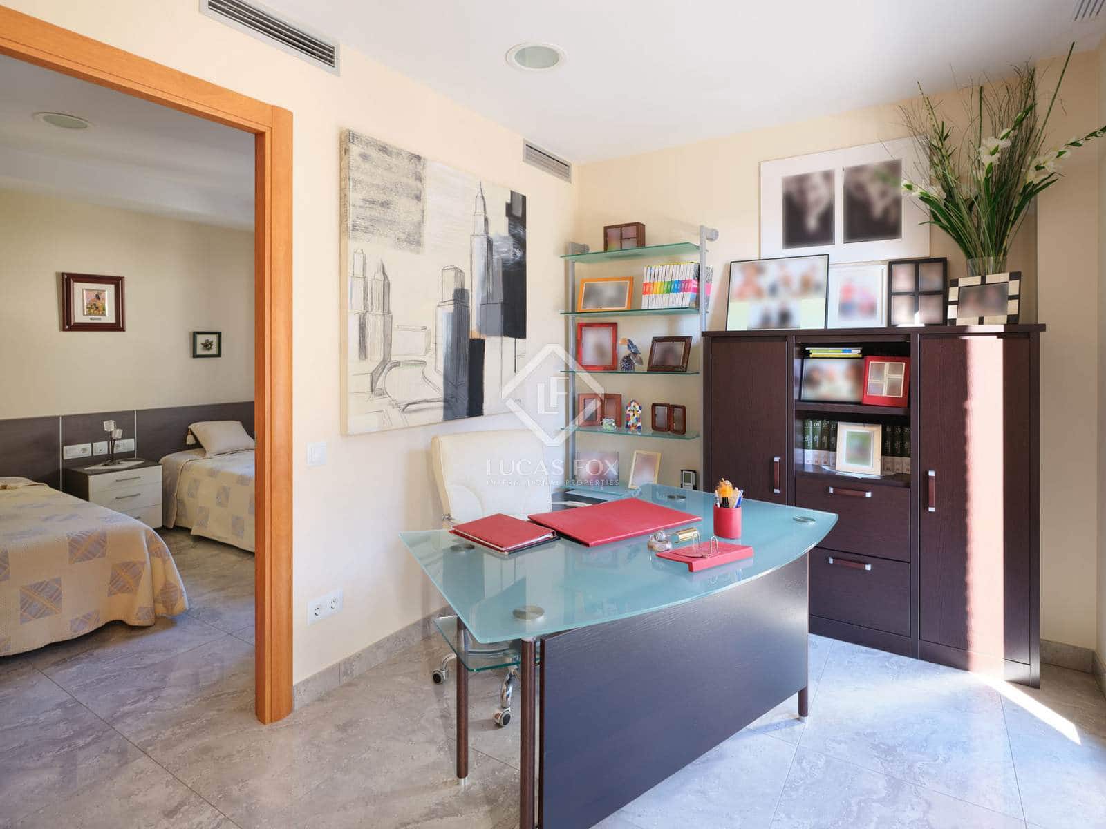 5 makuuhuone Huvila myytävänä paikassa Sant Vicenc de Montalt mukana uima-altaan 
autotalli - 1 215 000 € (Ref: 8679204)