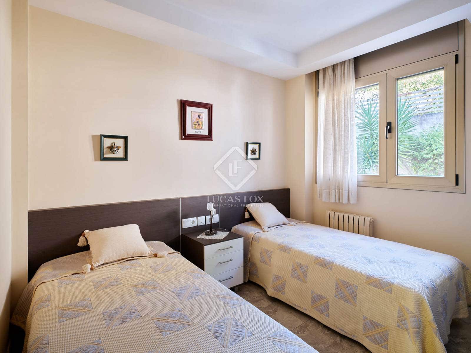 5 makuuhuone Huvila myytävänä paikassa Sant Vicenc de Montalt mukana uima-altaan 
autotalli - 1 215 000 € (Ref: 8679204)