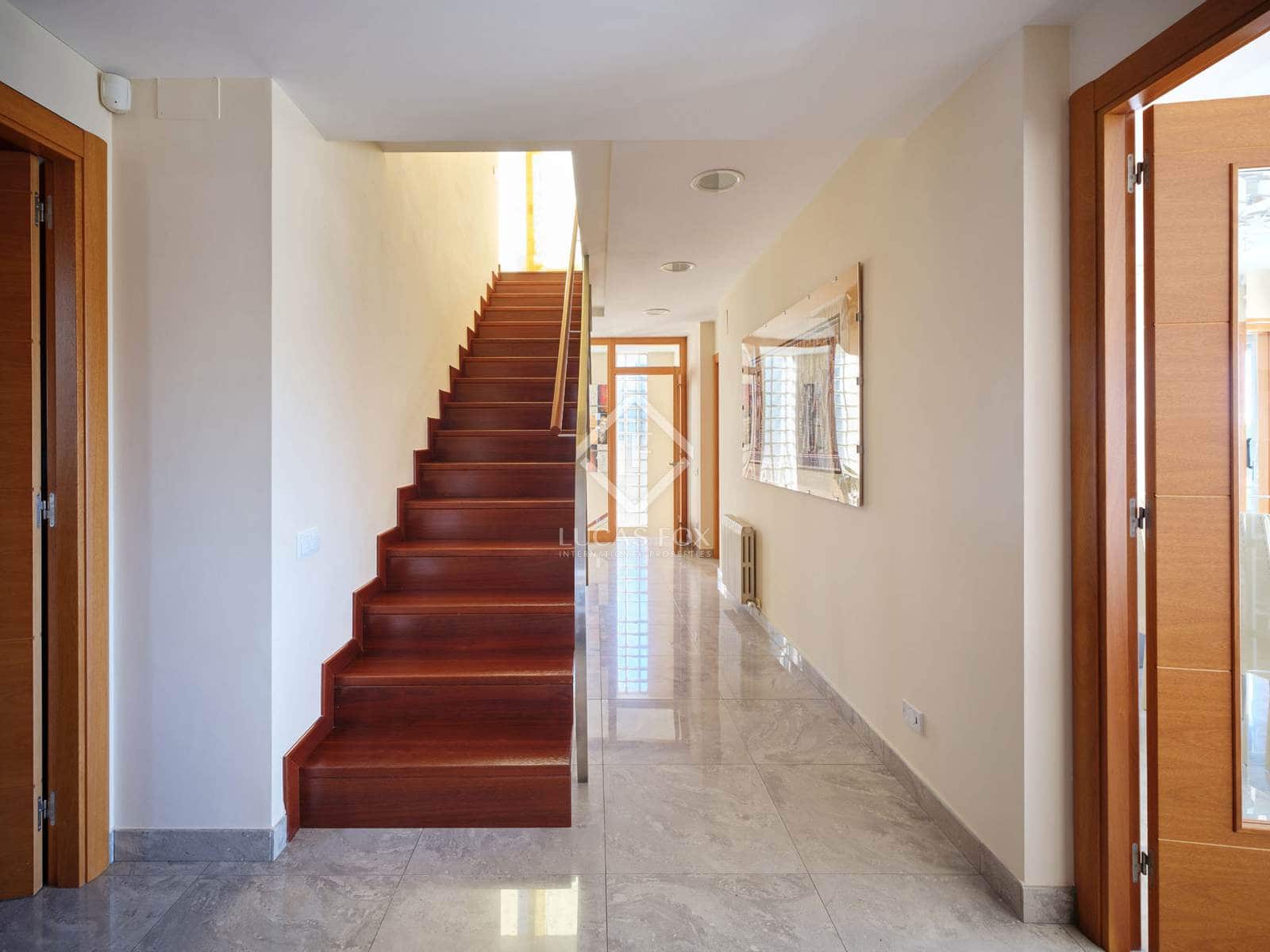 5 makuuhuone Huvila myytävänä paikassa Sant Vicenc de Montalt mukana uima-altaan 
autotalli - 1 215 000 € (Ref: 8679204)