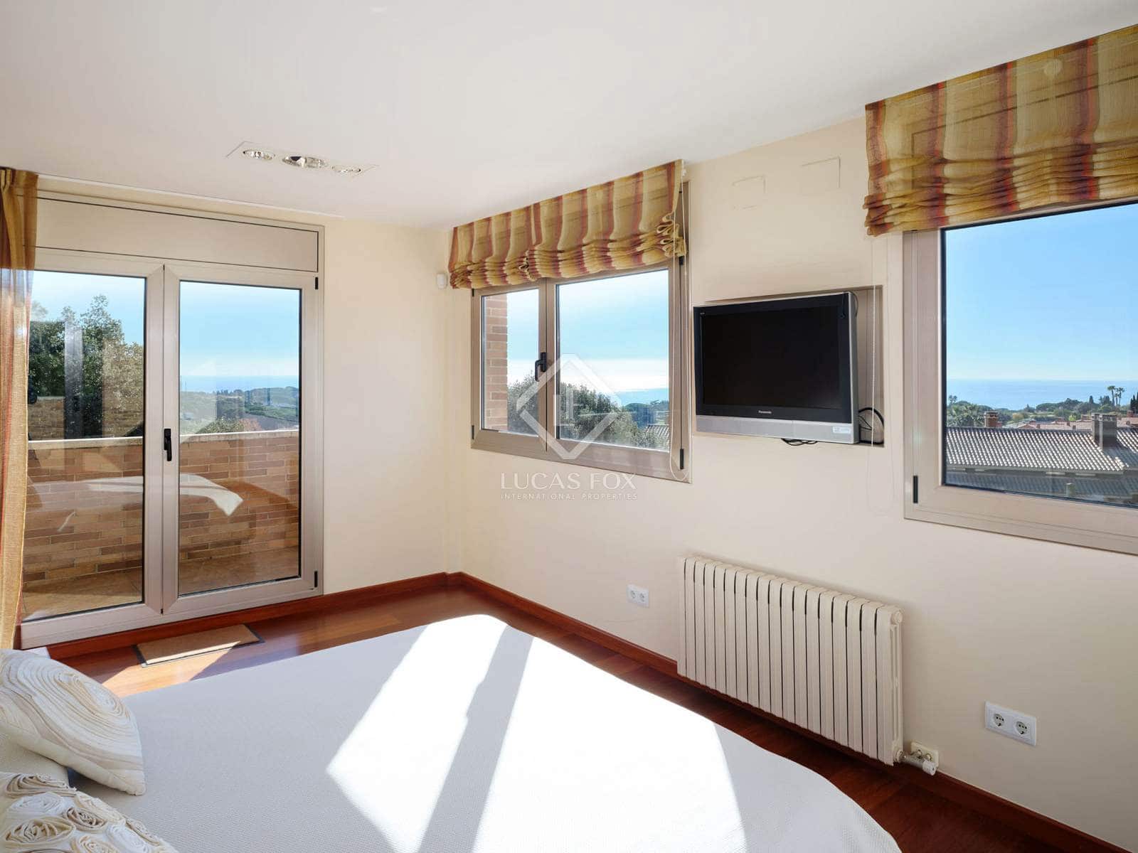 5 makuuhuone Huvila myytävänä paikassa Sant Vicenc de Montalt mukana uima-altaan 
autotalli - 1 215 000 € (Ref: 8679204)