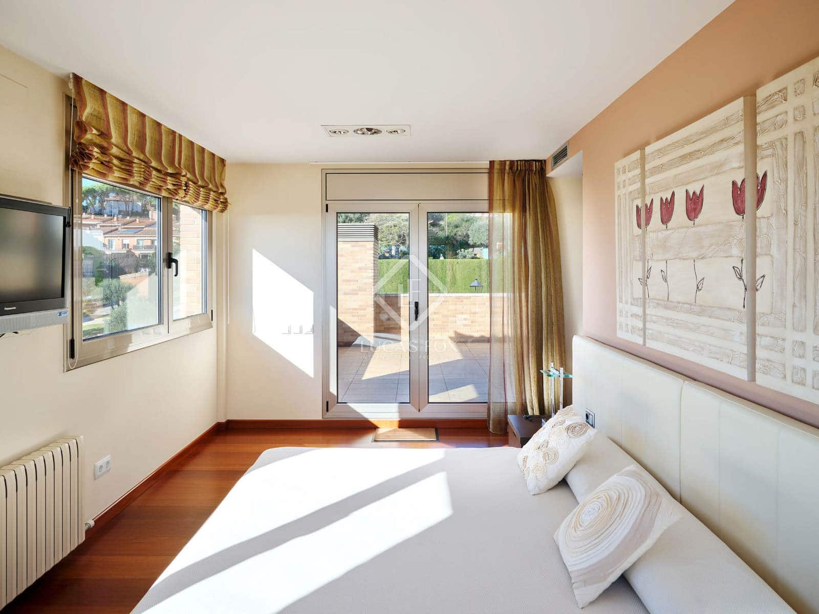 5 makuuhuone Huvila myytävänä paikassa Sant Vicenc de Montalt mukana uima-altaan 
autotalli - 1 215 000 € (Ref: 8679204)