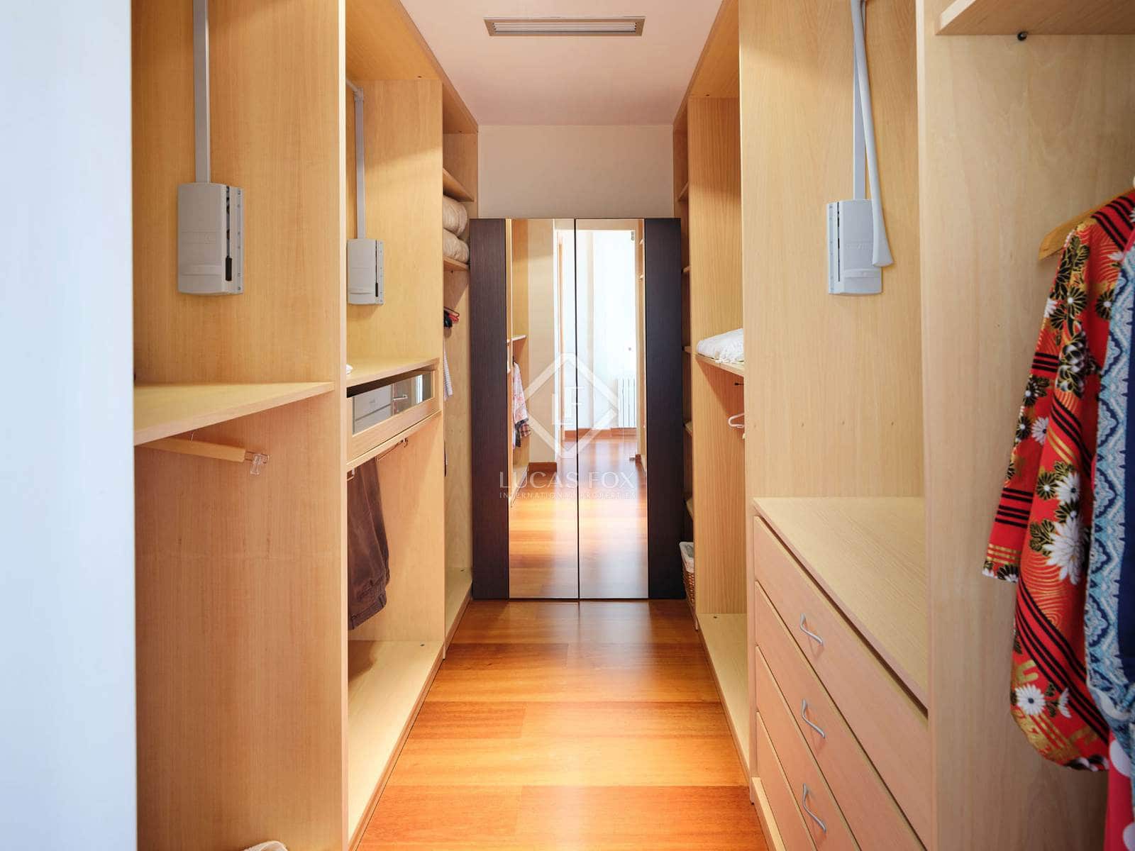 5 makuuhuone Huvila myytävänä paikassa Sant Vicenc de Montalt mukana uima-altaan 
autotalli - 1 215 000 € (Ref: 8679204)