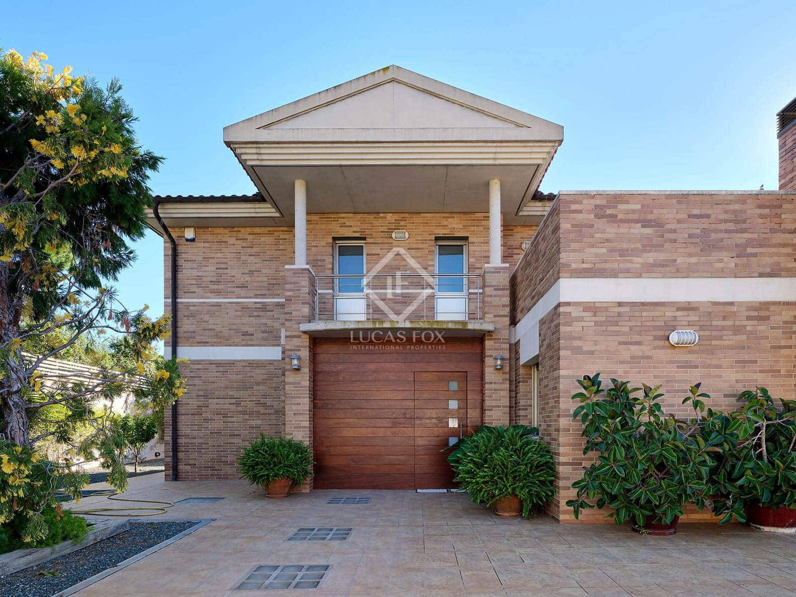 5 makuuhuone Huvila myytävänä paikassa Sant Vicenc de Montalt mukana uima-altaan 
autotalli - 1 215 000 € (Ref: 8679204)