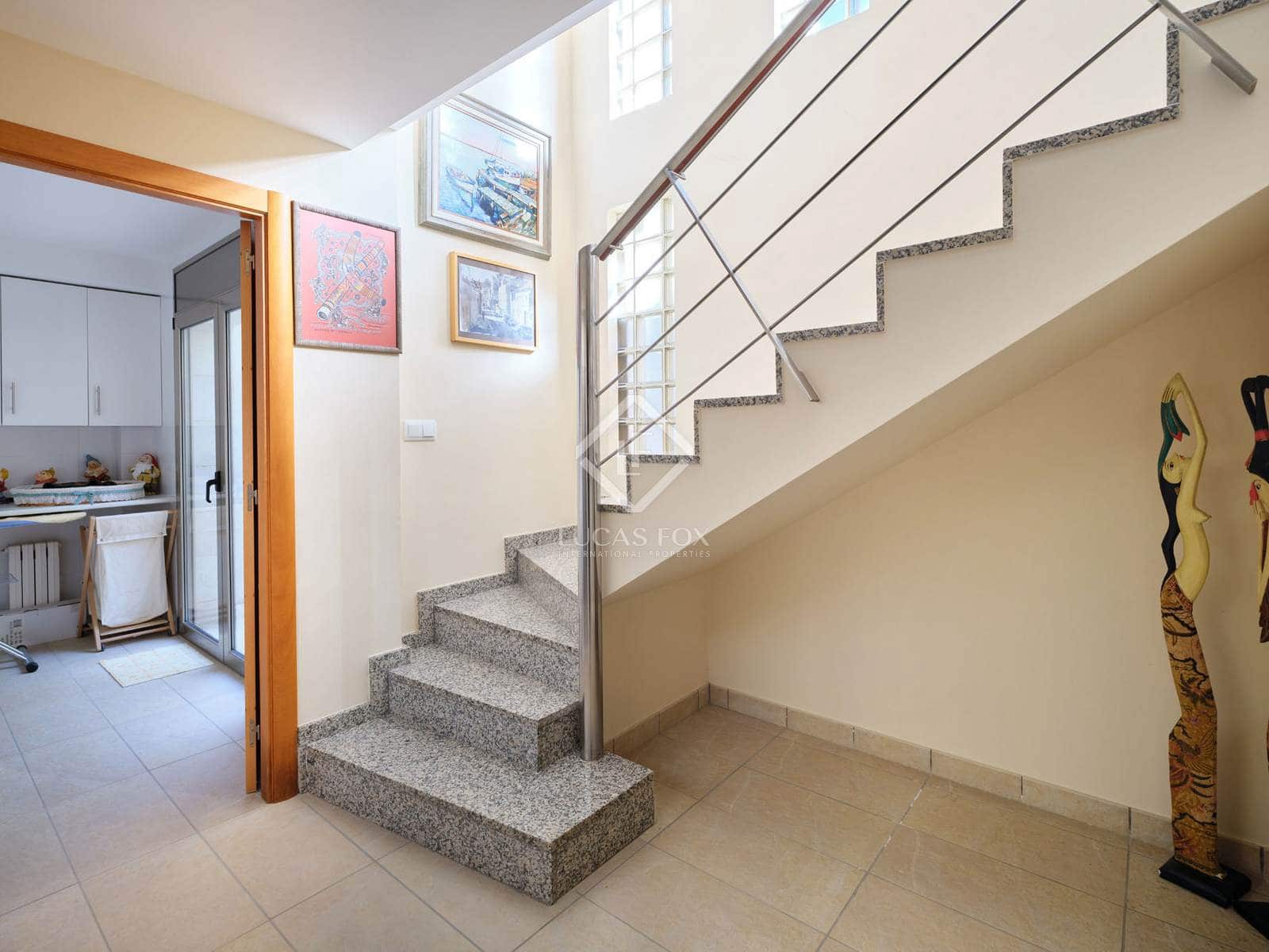 5 makuuhuone Huvila myytävänä paikassa Sant Vicenc de Montalt mukana uima-altaan 
autotalli - 1 215 000 € (Ref: 8679204)