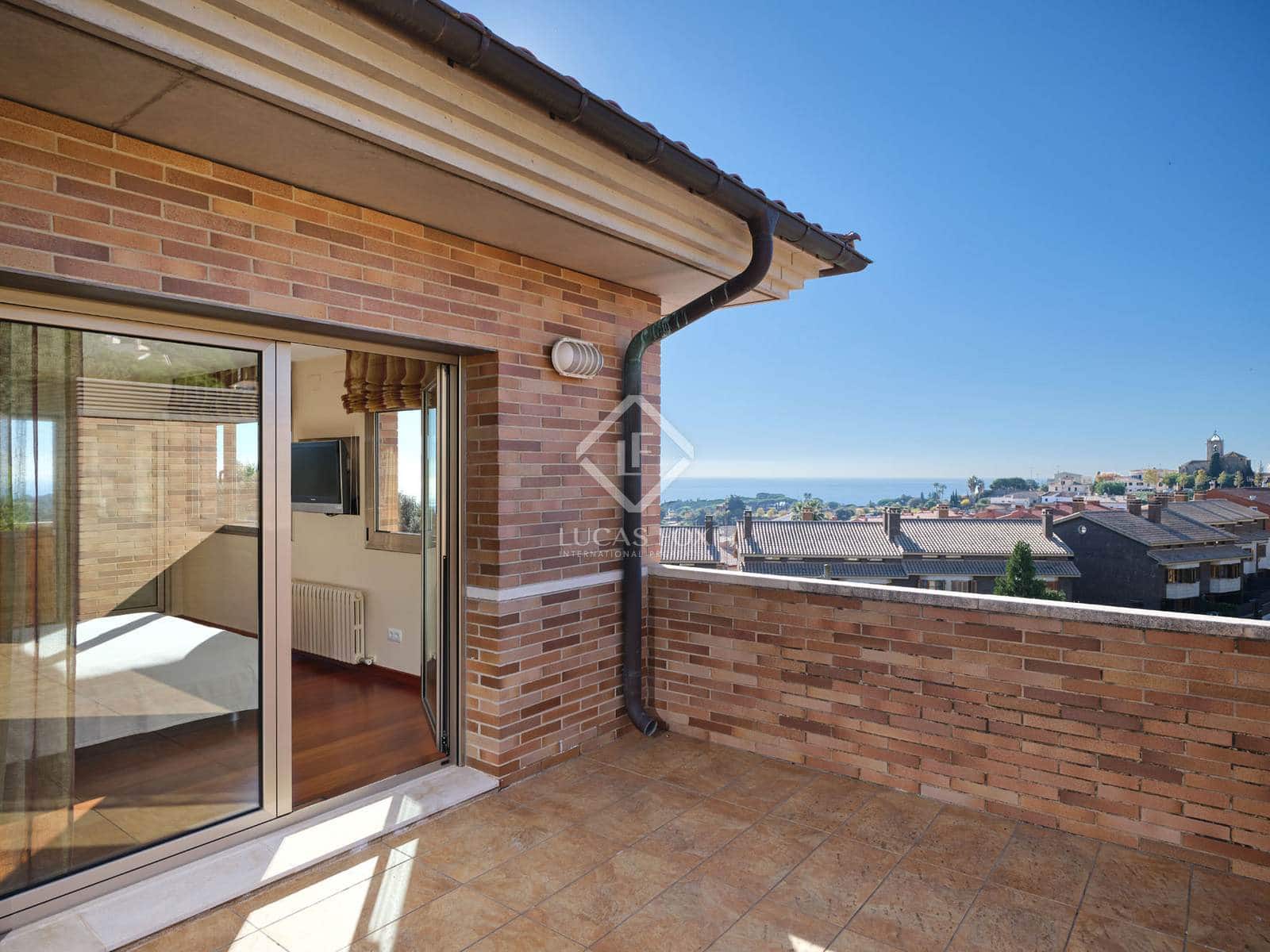 5 makuuhuone Huvila myytävänä paikassa Sant Vicenc de Montalt mukana uima-altaan 
autotalli - 1 215 000 € (Ref: 8679204)