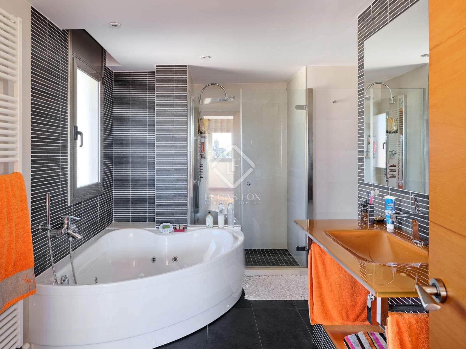 5 makuuhuone Huvila myytävänä paikassa Sant Vicenc de Montalt mukana uima-altaan 
autotalli - 1 215 000 € (Ref: 8679204)