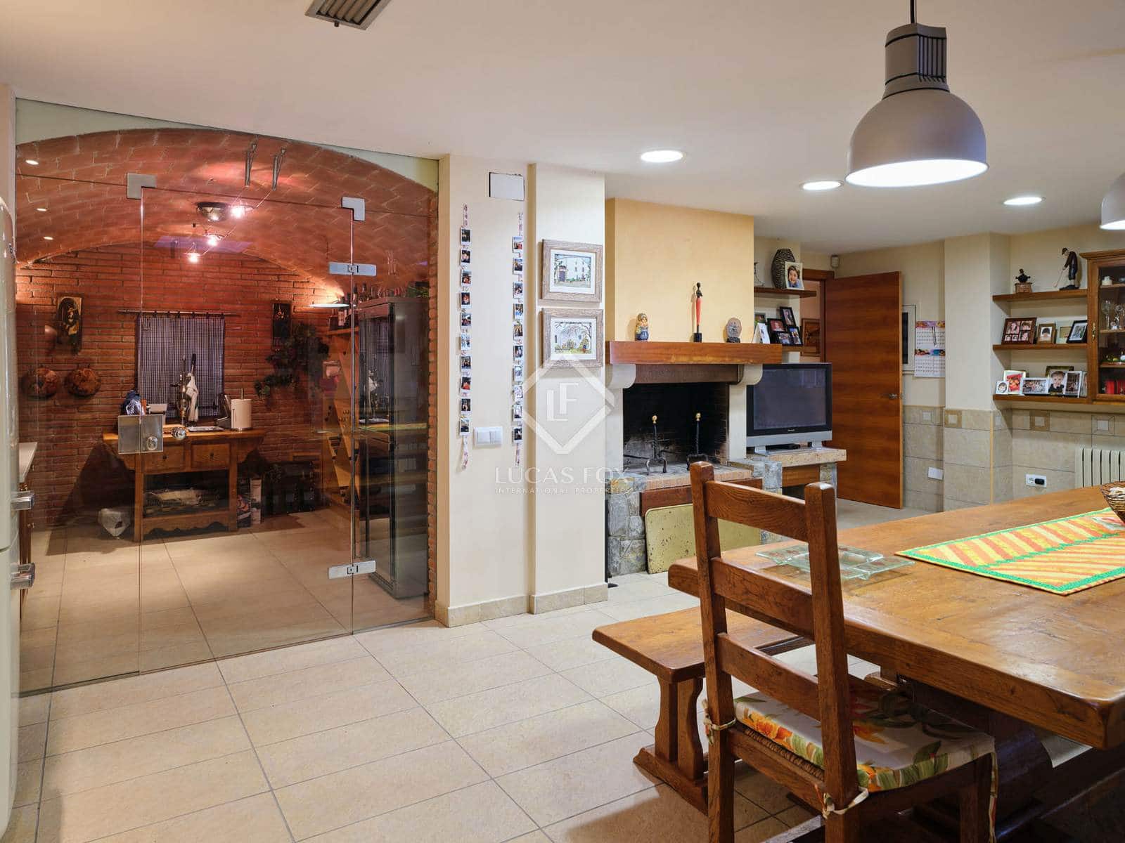 5 makuuhuone Huvila myytävänä paikassa Sant Vicenc de Montalt mukana uima-altaan 
autotalli - 1 215 000 € (Ref: 8679204)